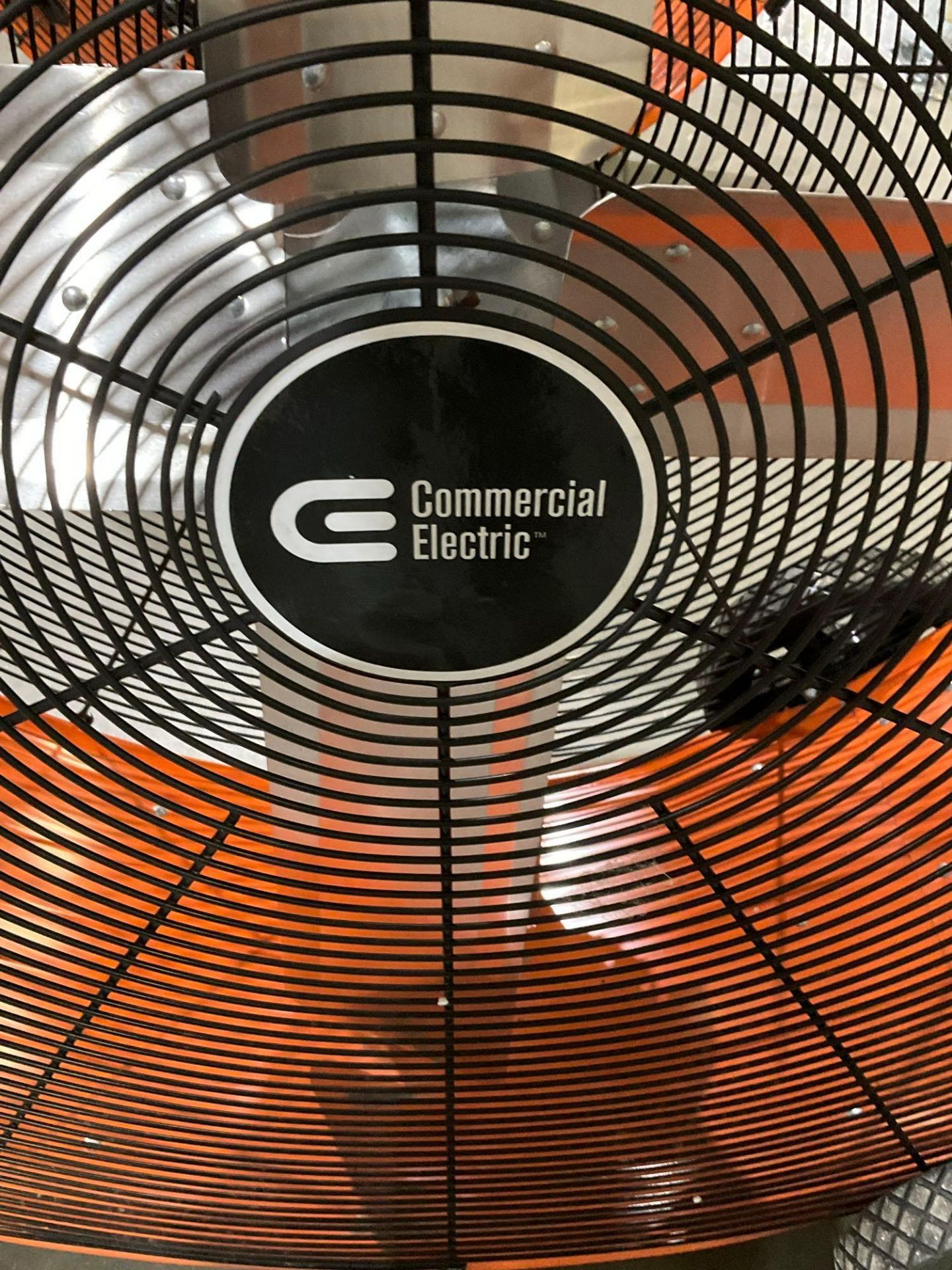 UNUSED 42" COMMERCIAL ELECTRIC PORTABLE BARREL FAN - Image 2 of 7