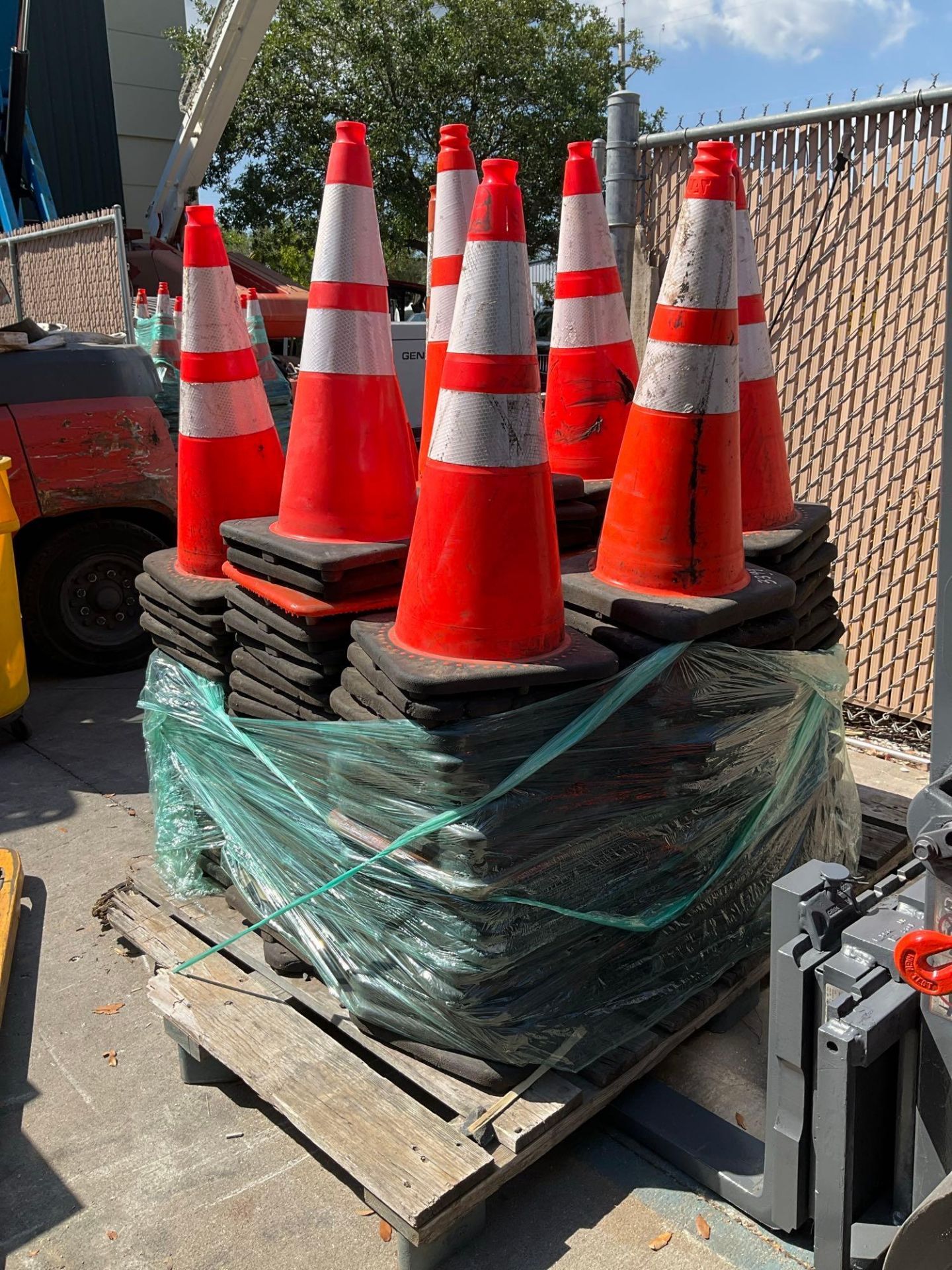LARGE LOT OF SAFETY CONES ON PALLET... - Image 3 of 4