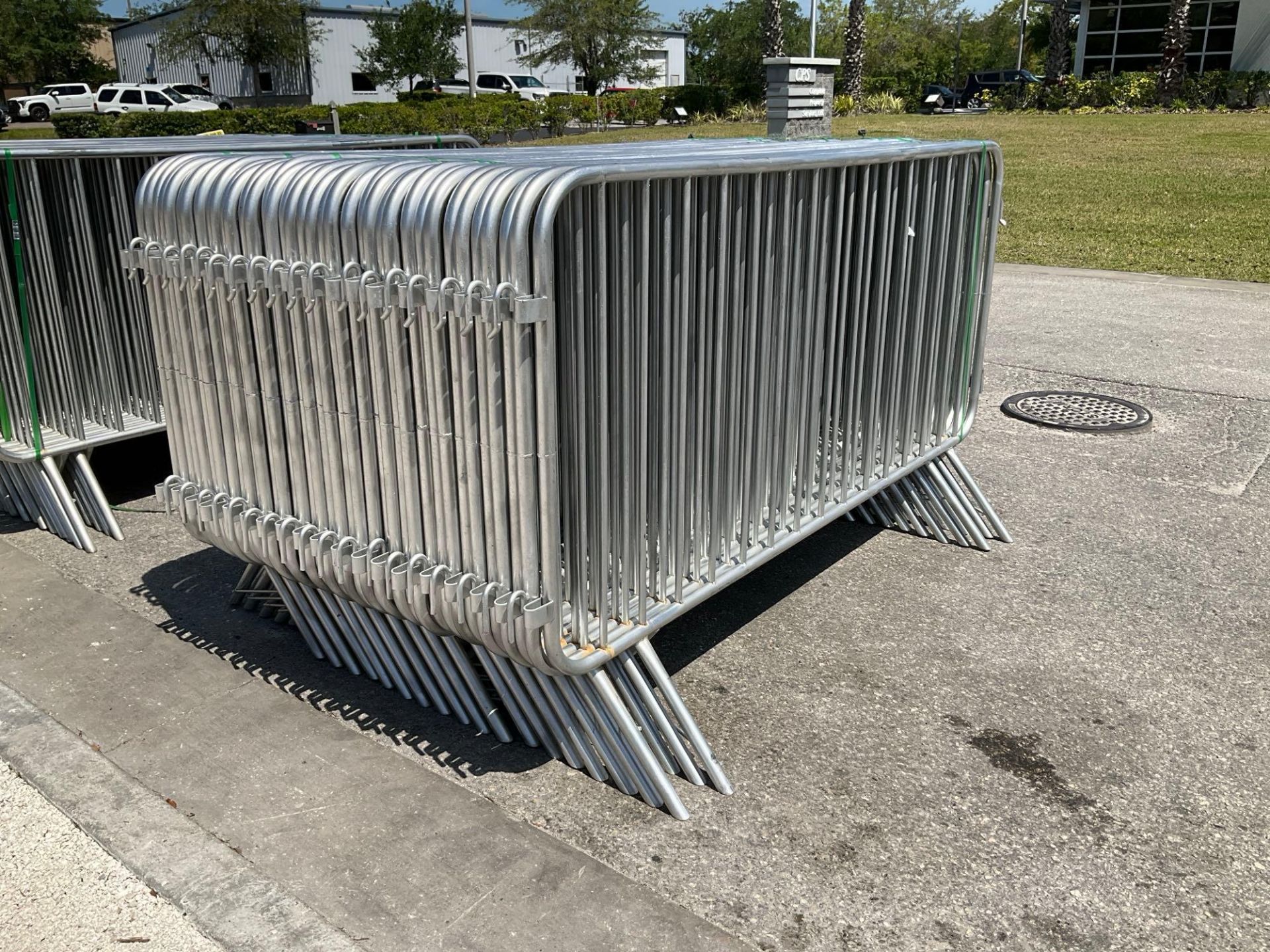 UNUSED 19PCS GALVANIZED CONSTRUCTION SITE / CROWD CONTROL FENCE/BARRICADES, APPROX 4FT x 8FT ( PL... - Image 3 of 4