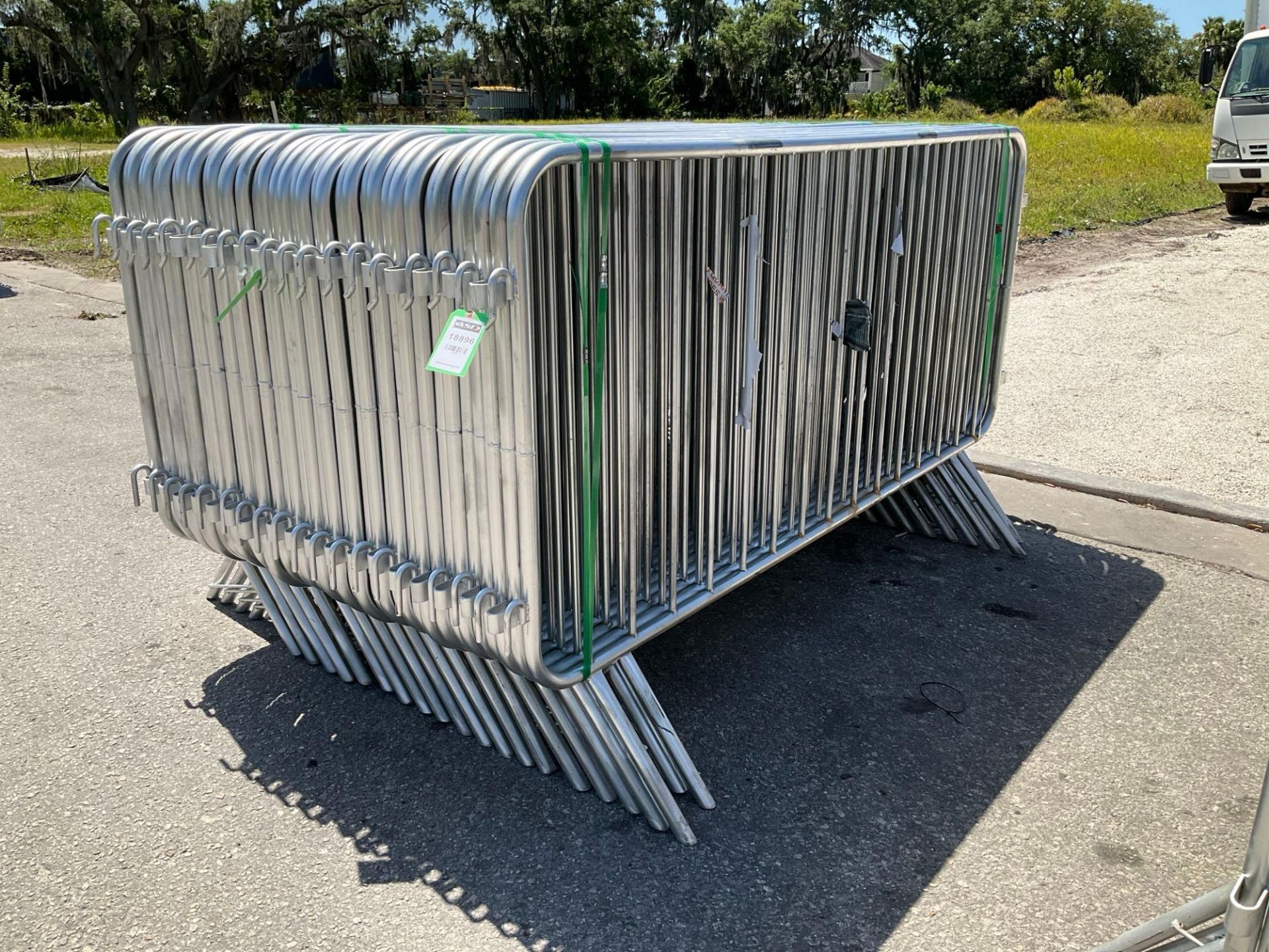UNUSED 18PCS GALVANIZED CONSTRUCTION SITE / CROWD CONTROL FENCE/BARRICADES, APPROX 4FT x 8FT ( PL... - Image 4 of 4