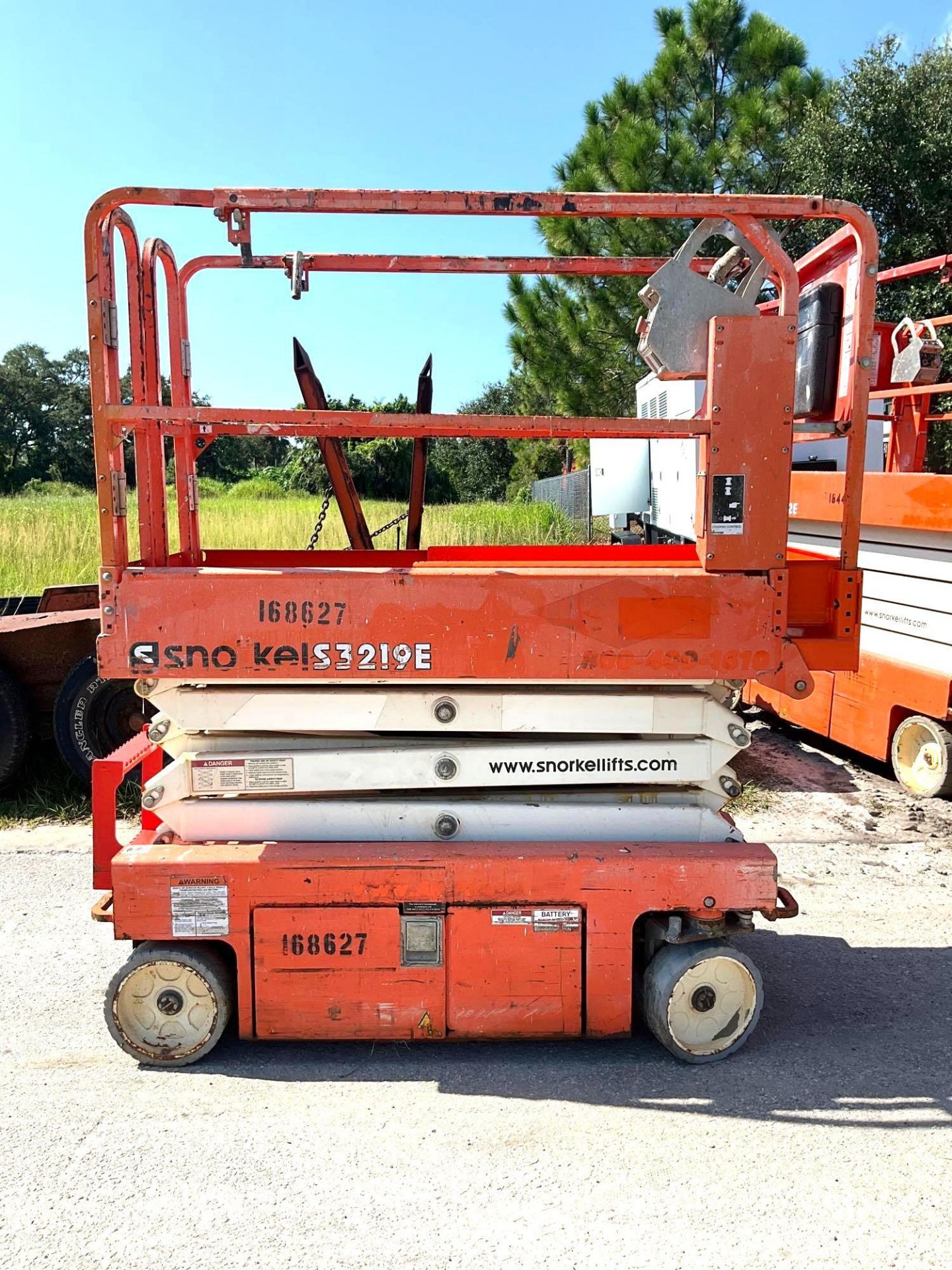 2016 SNORKEL SCISSOR LIFT MODEL S3219E ANSI , ELECTRIC, APPROX MAX PLATFORM HEIGHT 19FT, NON MARK... - Image 2 of 11
