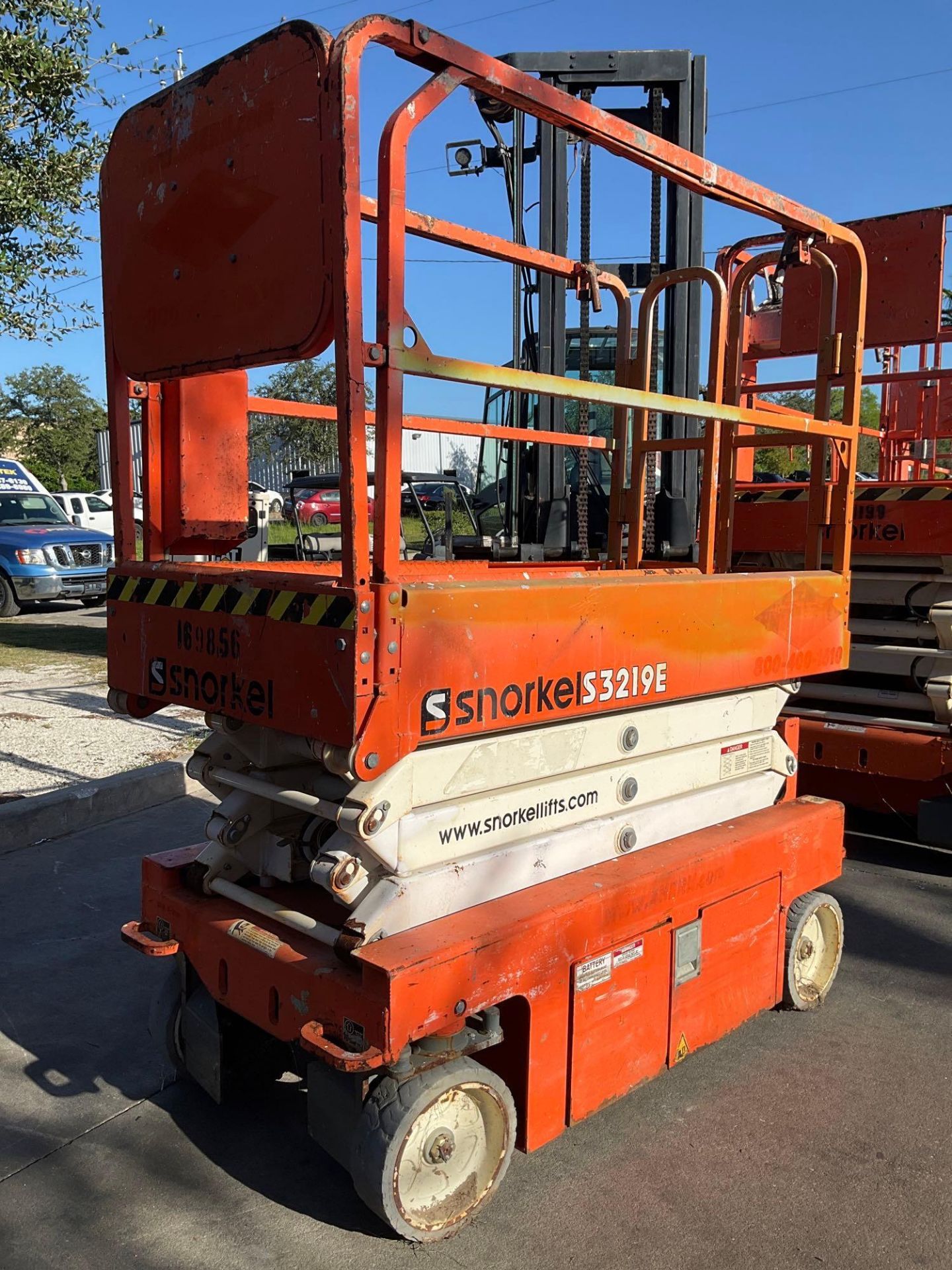 SNORKEL SCISSOR LIFT MODEL S3219E ANSI , ELECTRIC, APPROX MAX PLATFORM HEIGHT 19FT, NON MARKING - Image 3 of 11