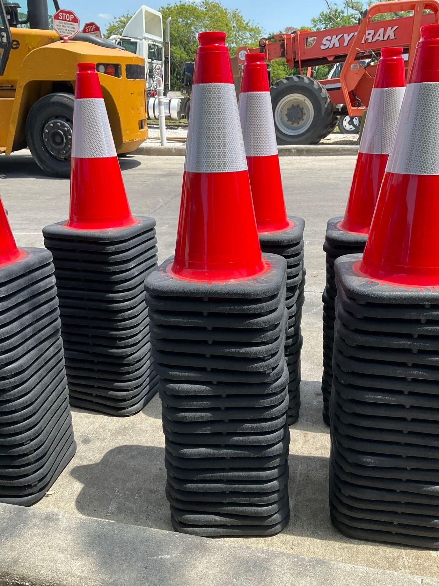 20 SAFETY CONES, 18in TALL - Image 6 of 7