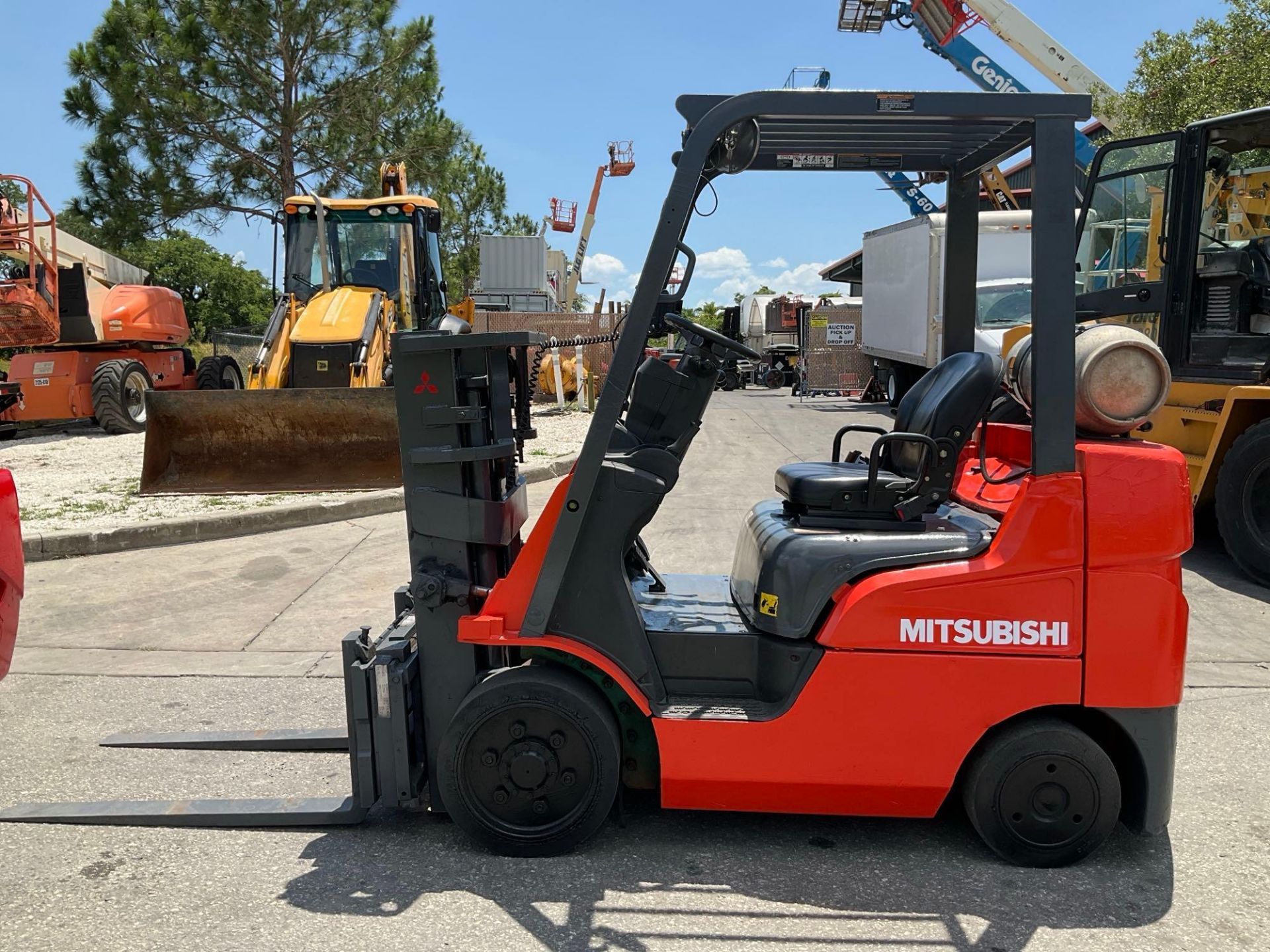 MITSUBISHI FORKLIFT MODEL FGC25N-LP, LP POWERED, APPROX MAX CAPACITY 5000LBS - Image 3 of 14