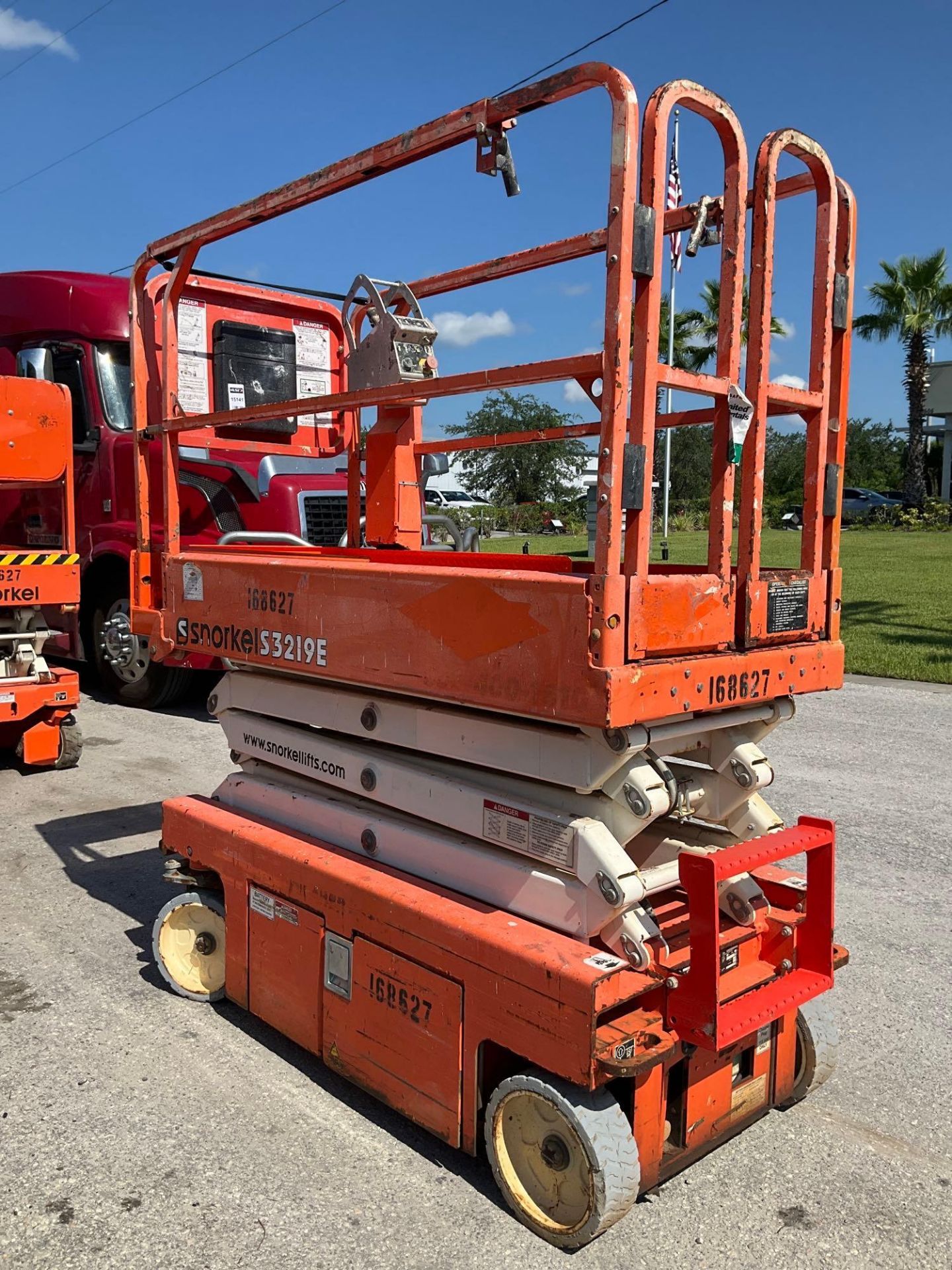 2016 SNORKEL SCISSOR LIFT MODEL S3219E ANSI , ELECTRIC, APPROX MAX PLATFORM HEIGHT 19FT, NON MARK... - Image 7 of 11