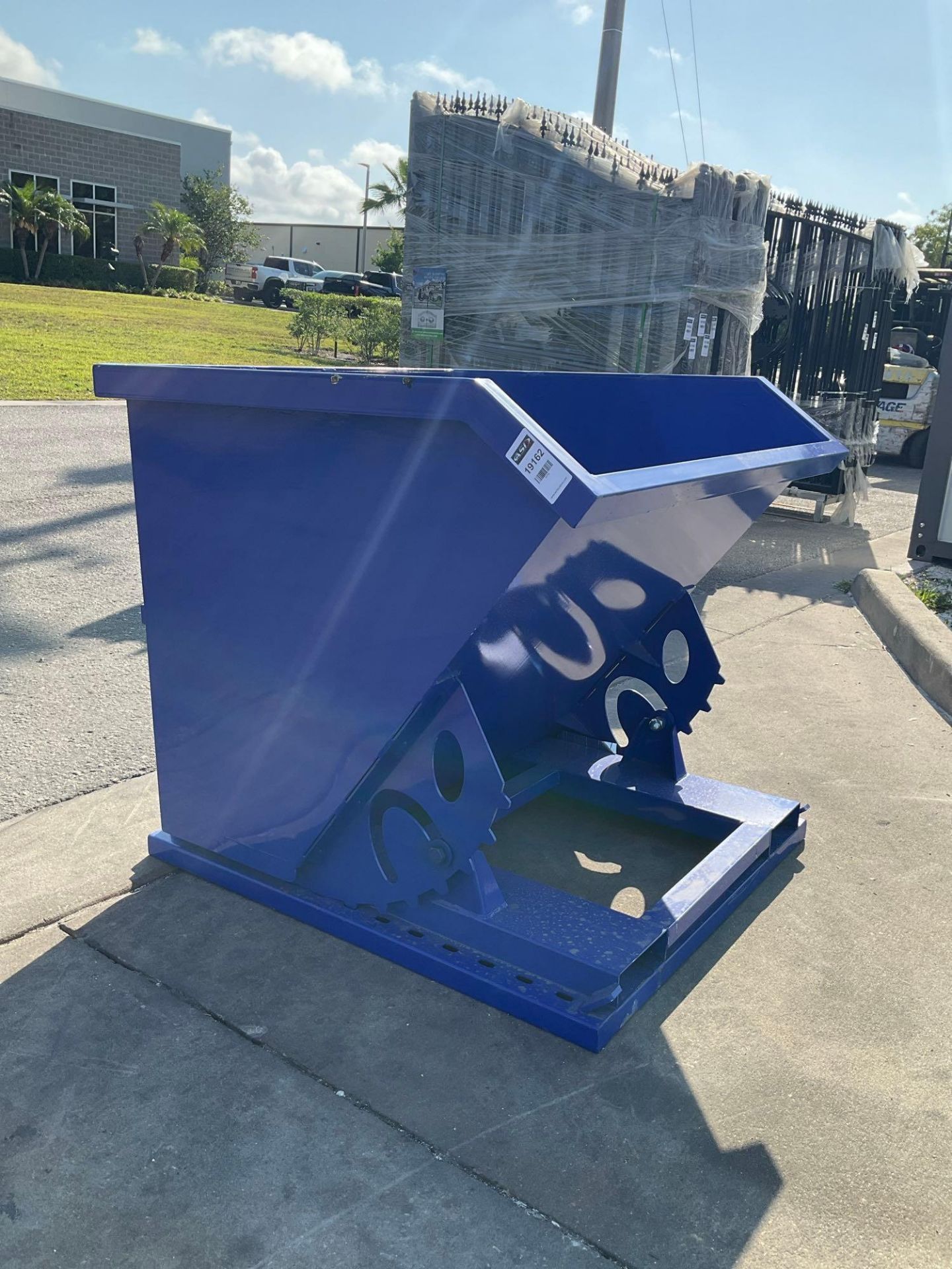 UNUSED 1 CU YARD SELF DUMPING HOPPER WITH FORK POCKETS