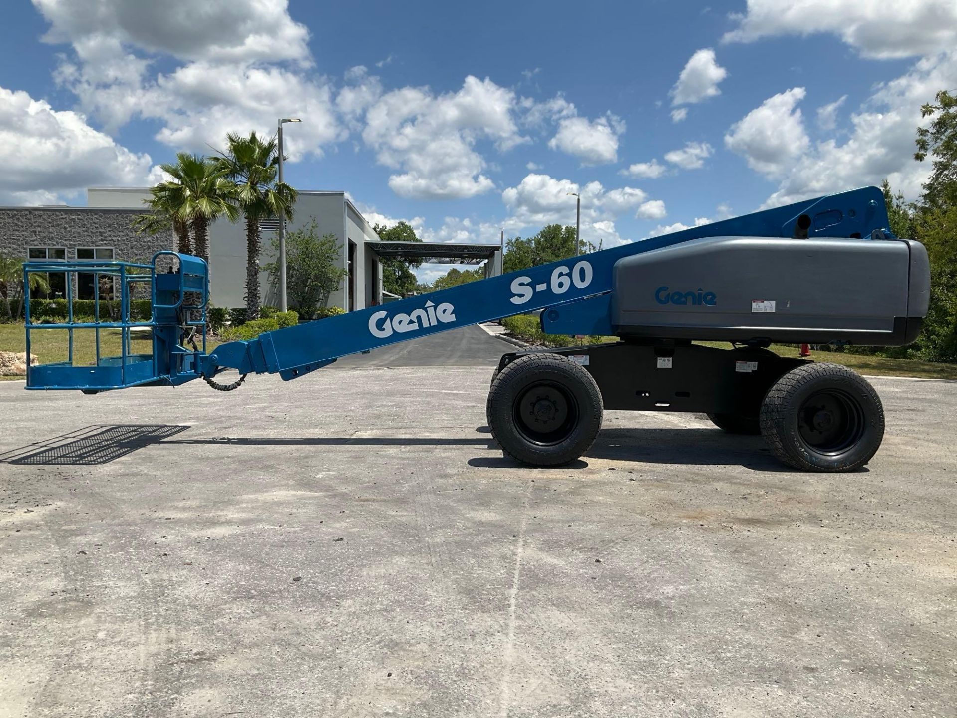 GENIE BOOMLIFT MODEL S-60, DIESEL , MAX PLATFORM HEIGHT 60FT, MAX PLATFORM REACH 50FT, 4X4, RUNS ... - Image 3 of 16