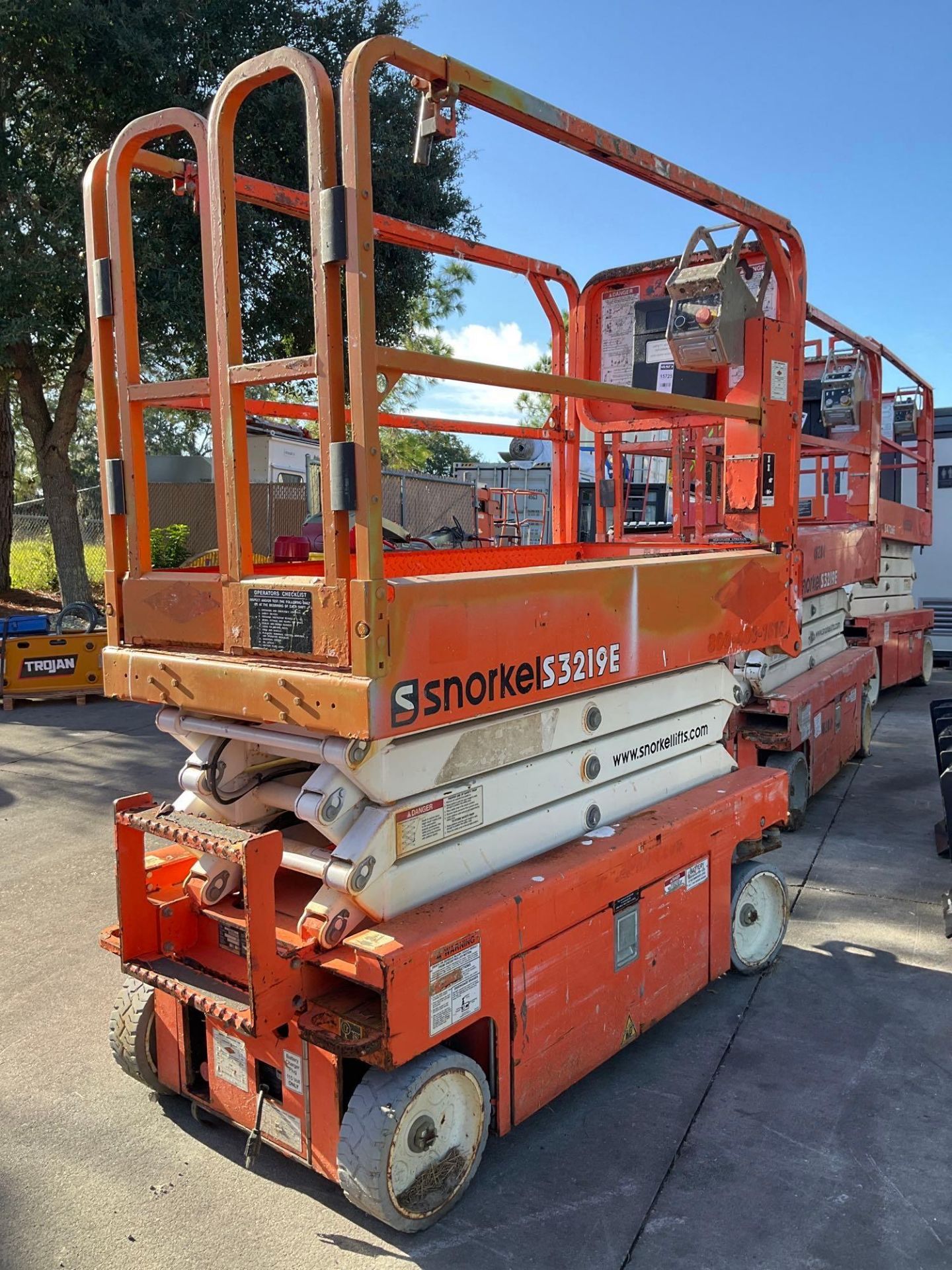 SNORKEL SCISSOR LIFT MODEL S3219E ANSI , ELECTRIC, APPROX MAX PLATFORM HEIGHT 19FT, NON MARKING - Image 6 of 11
