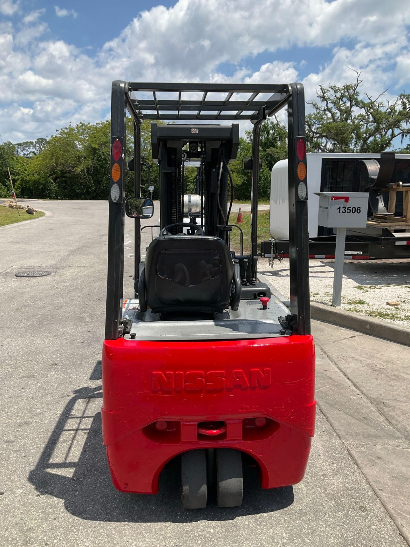NISSAN 40 FORKLIFT MODEL G1N1L20V, ELECTRIC, APPROX MAX CAPACITY 2745LBS, MAX HEIGHT 240in, TILT, - Image 4 of 12