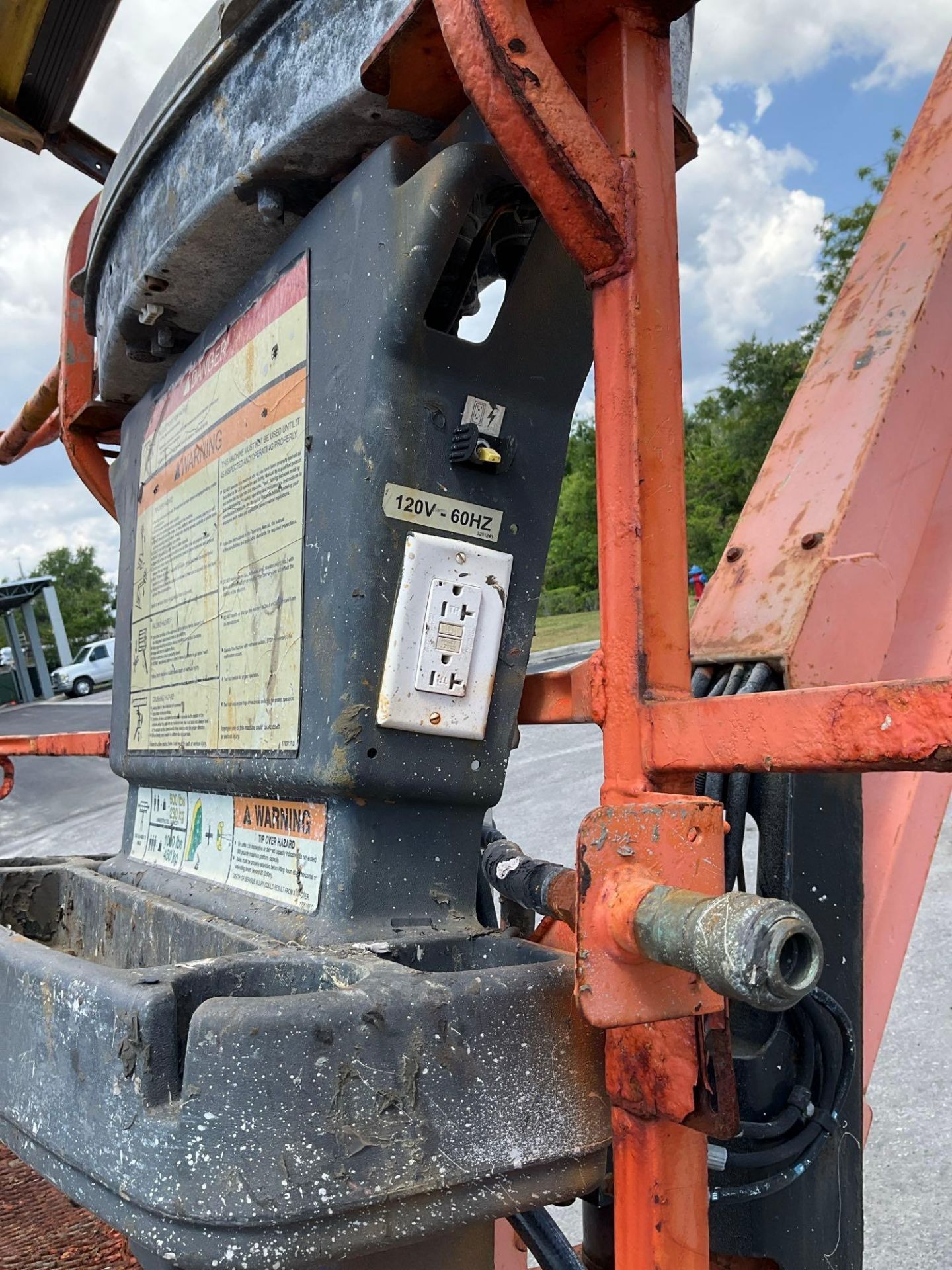 JLG QUIK STIK BOOM LIFT MODEL 1250AJP, DIESEL, MAX PLATFORM HEIGHT 125FT, RUNS & OPERATES... - Image 9 of 15