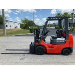 TOYOTA FORKLIFT MODEL 7FGCU25, LP POWERED, APPROX MAX CAPACITY 4700, MAX HEIGHT 80in, TILT, SIDE