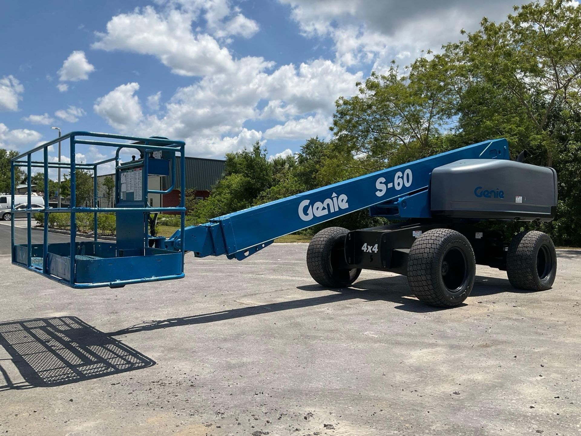 GENIE BOOMLIFT MODEL S-60, DIESEL , MAX PLATFORM HEIGHT 60FT, MAX PLATFORM REACH 50FT, 4X4, RUNS ... - Image 2 of 16