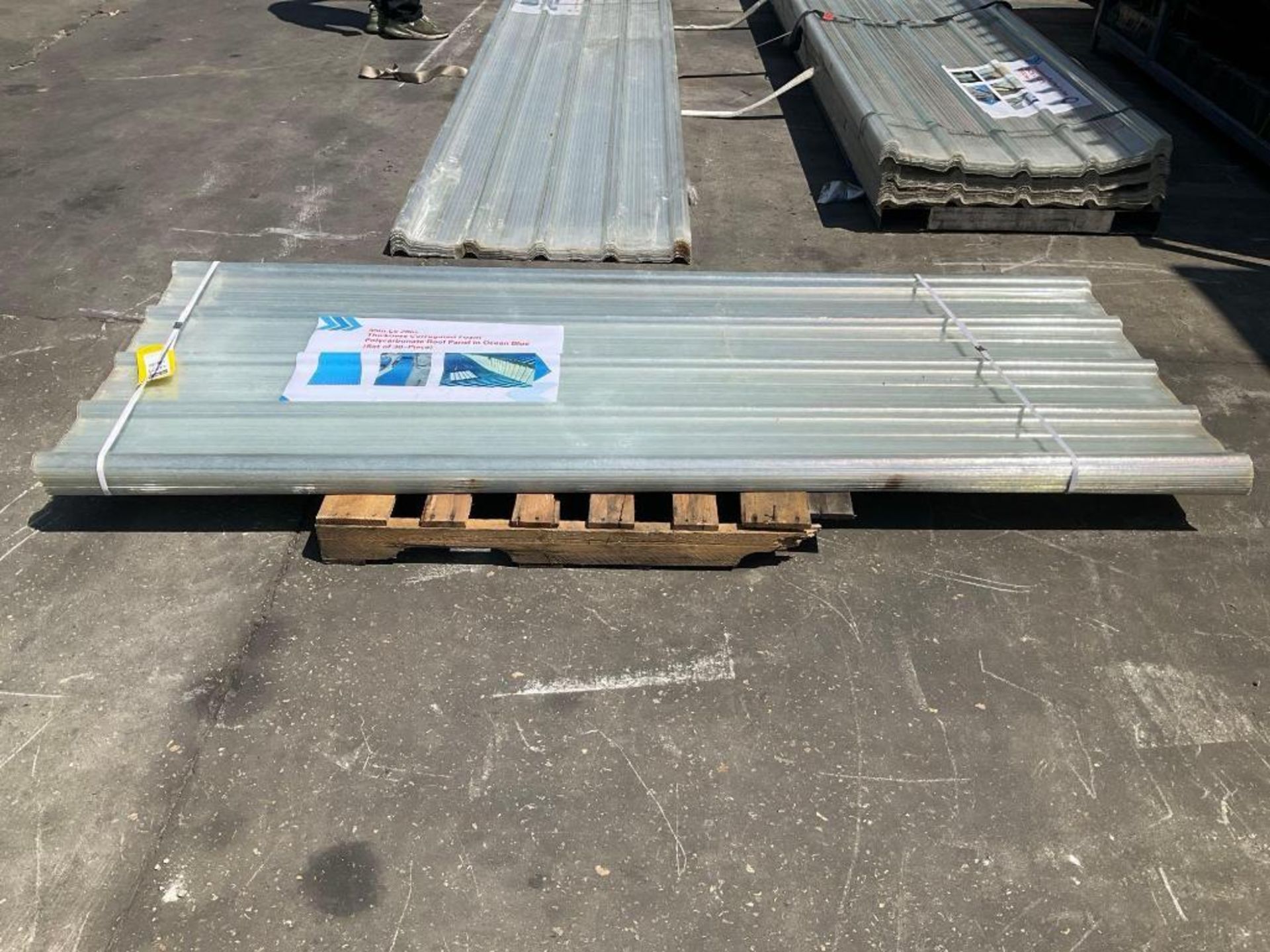 UNUSED POLYCARBONATE ROOF PANEL , THICKNESS CORRUGATED FOAM, APPROX 95" L x 28" , APPROX 30 PIECE - Bild 7 aus 8