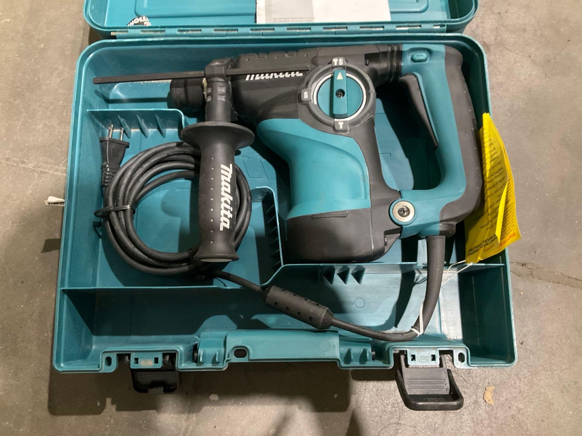 MAKITA ROTARY HAMMER MODEL HR2811F IN CARRYING CASE, RECONDITIONED - Image 2 of 6