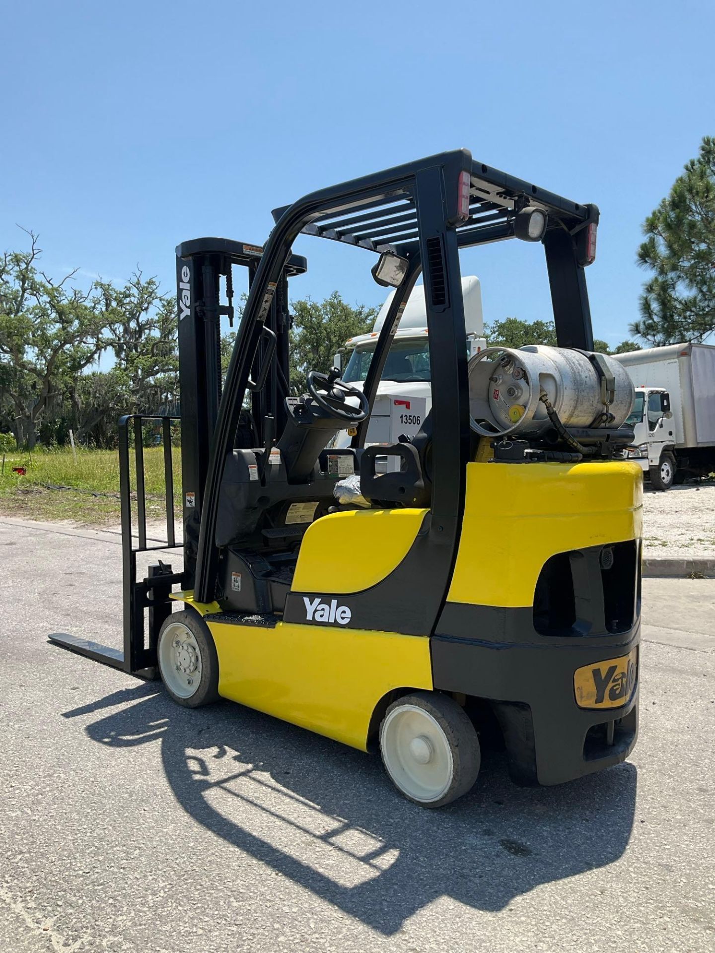 YALE FORKLIFT MODEL GLC040SVXNUSE082, LP POWERED, APPROX MAX CAPACITY 3750LBS, MAX HEIGHT 187?, T... - Image 5 of 13