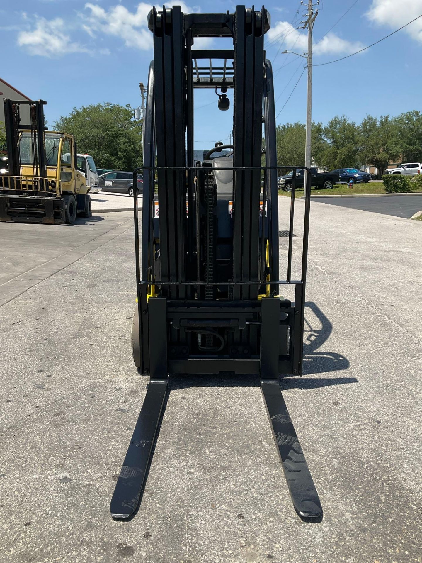 YALE FORKLIFT MODEL GLC040SVXNUSE082, LP POWERED, APPROX MAX CAPACITY 3750LBS, MAX HEIGHT 187?, T... - Image 8 of 13