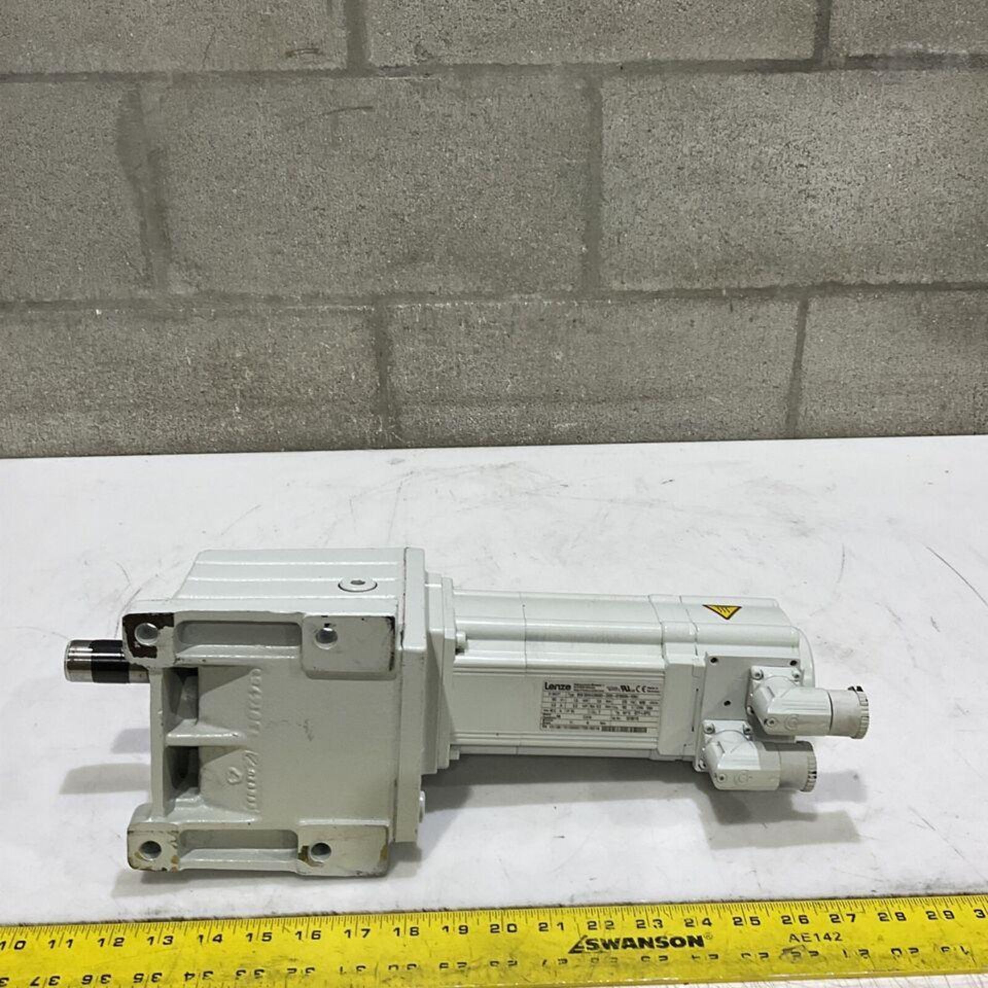 ( 1 )LENZE GST05-25 VBR 09HC41 MCS 09H41LRS0B0-Z0D0-ST5800N-R2SU SERVO MOTOR (1)LENZE GST05-25 VBR - Image 11 of 23