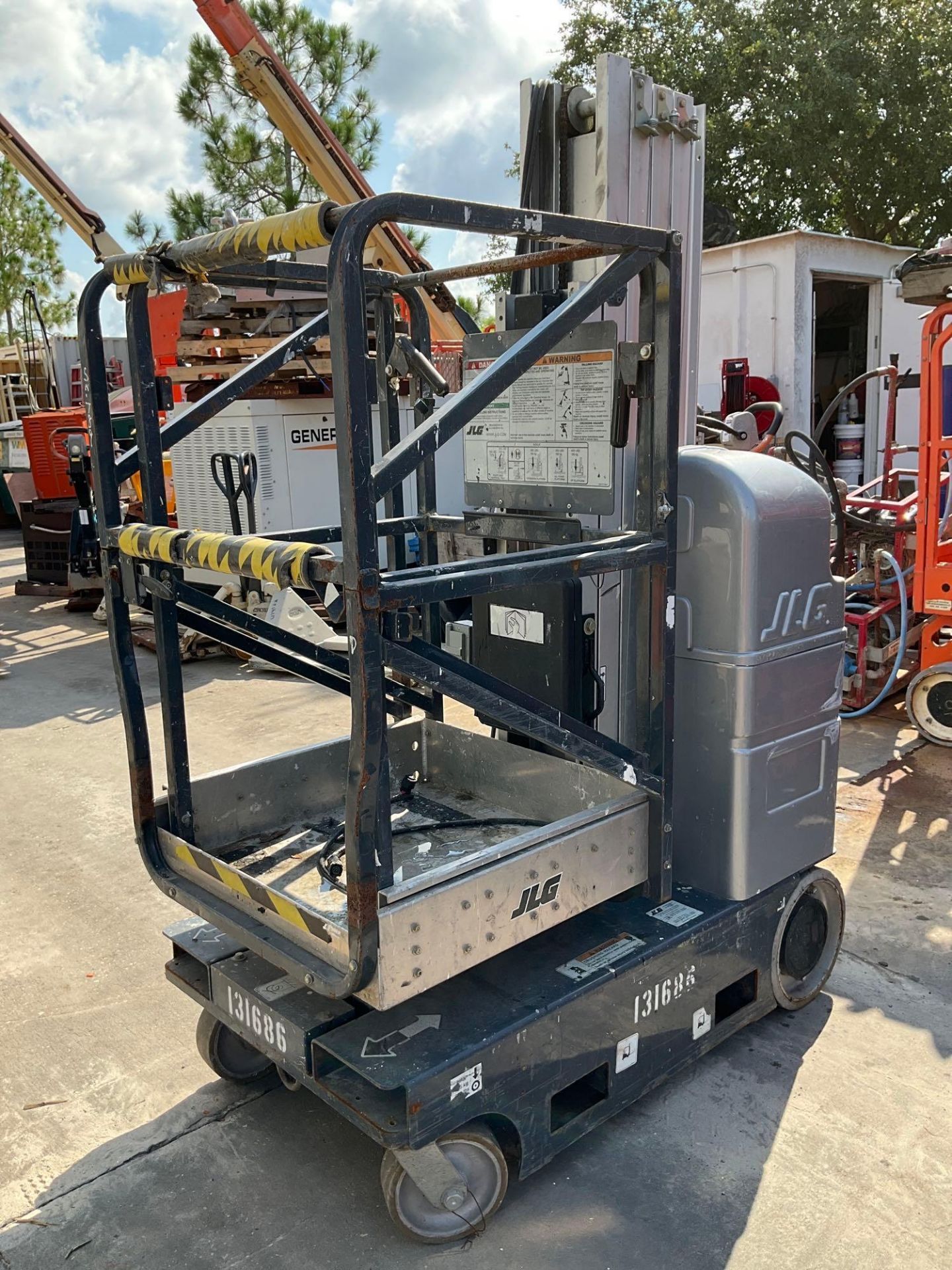 JLG MANLIFT MODEL 20MVL, ELECTRIC, APPROX MAX PLATFORM HEIGHT 20FT, NON MARKING TIRES, BUILT IN - Image 10 of 10