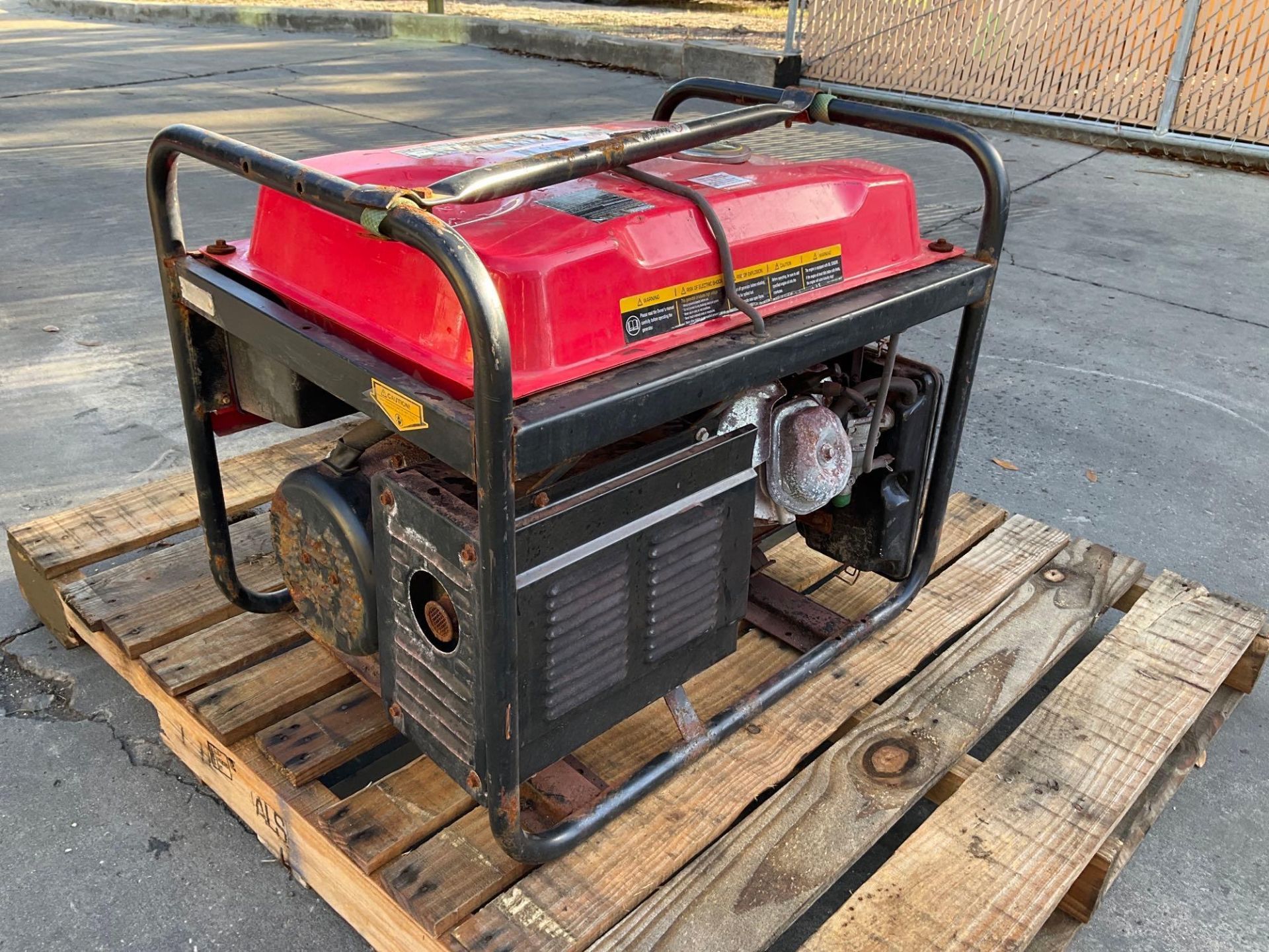 GENTRON PRO2 7500W GENERATOR MIDEL GG7500, GAS POWERED, APPROX 120/240 RATED VOLTS, SINGLE PHASE, - Image 15 of 21