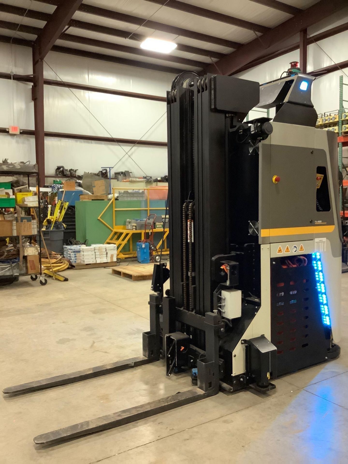 DEMATIC AUTOMATED FLEX FORK 1600 QUAD MAST FORKLIFT, ELECTRIC, APPROX MAX CAPACITY 3,500 LBS - Image 4 of 22