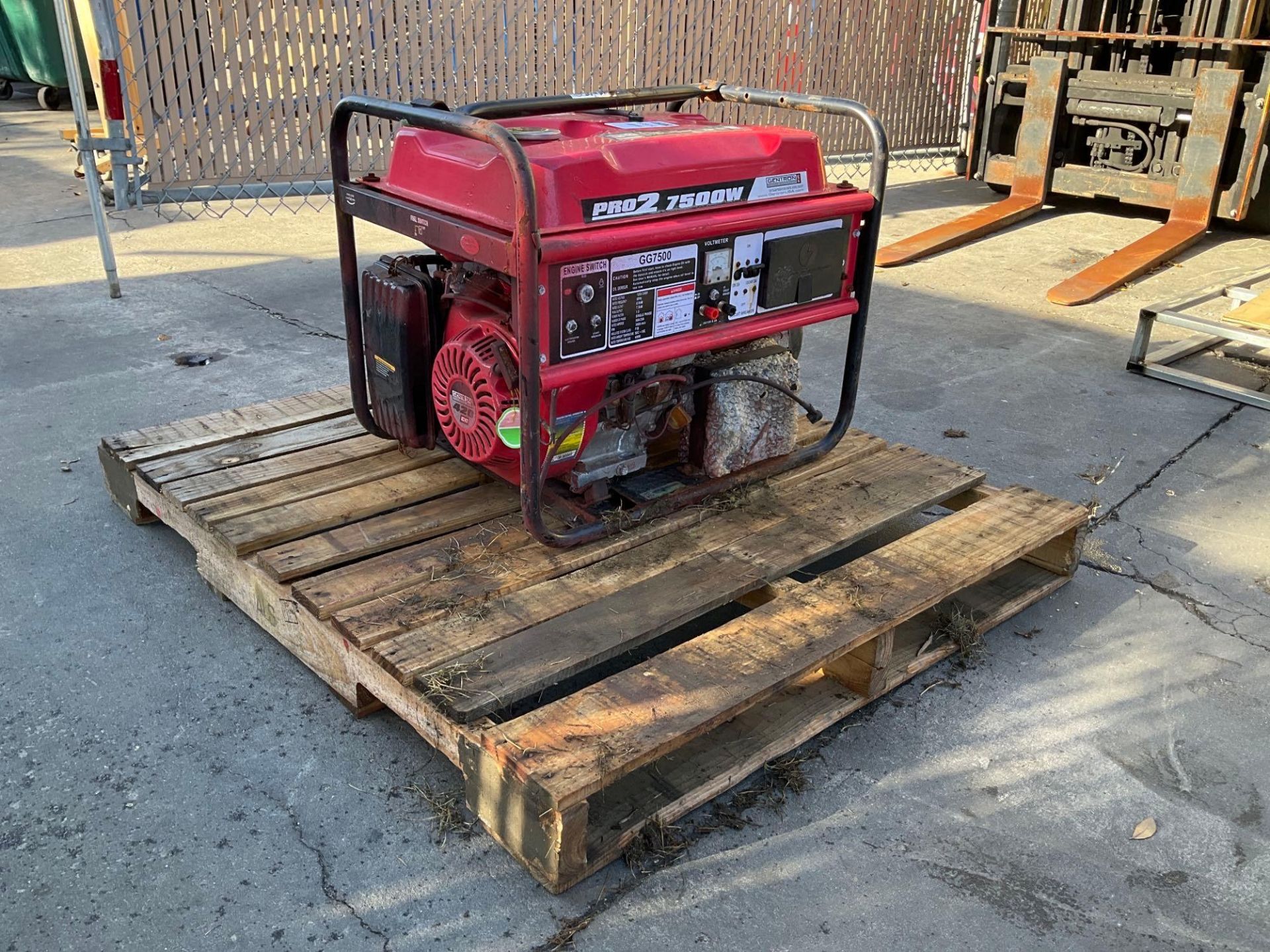 GENTRON PRO2 7500W GENERATOR MIDEL GG7500, GAS POWERED, APPROX 120/240 RATED VOLTS, SINGLE PHASE,