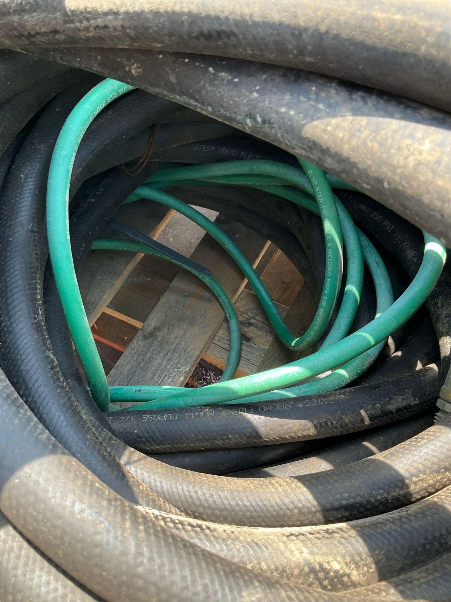 PALLET OF ASSORTED MULTI-PURPOSE HOSES - Image 5 of 8