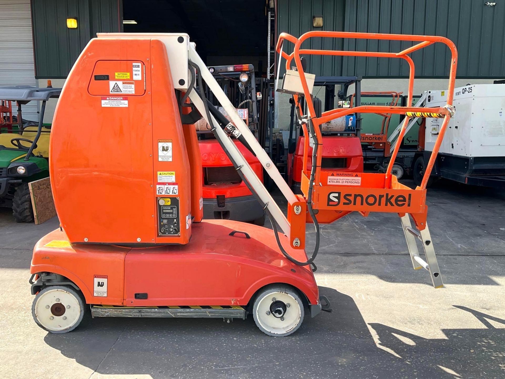 SNORKEL BOOM LIFT MODEL MB26J, ELECTRIC, APPROX MAX PLATFORM HEIGHT 26FT - Image 3 of 10