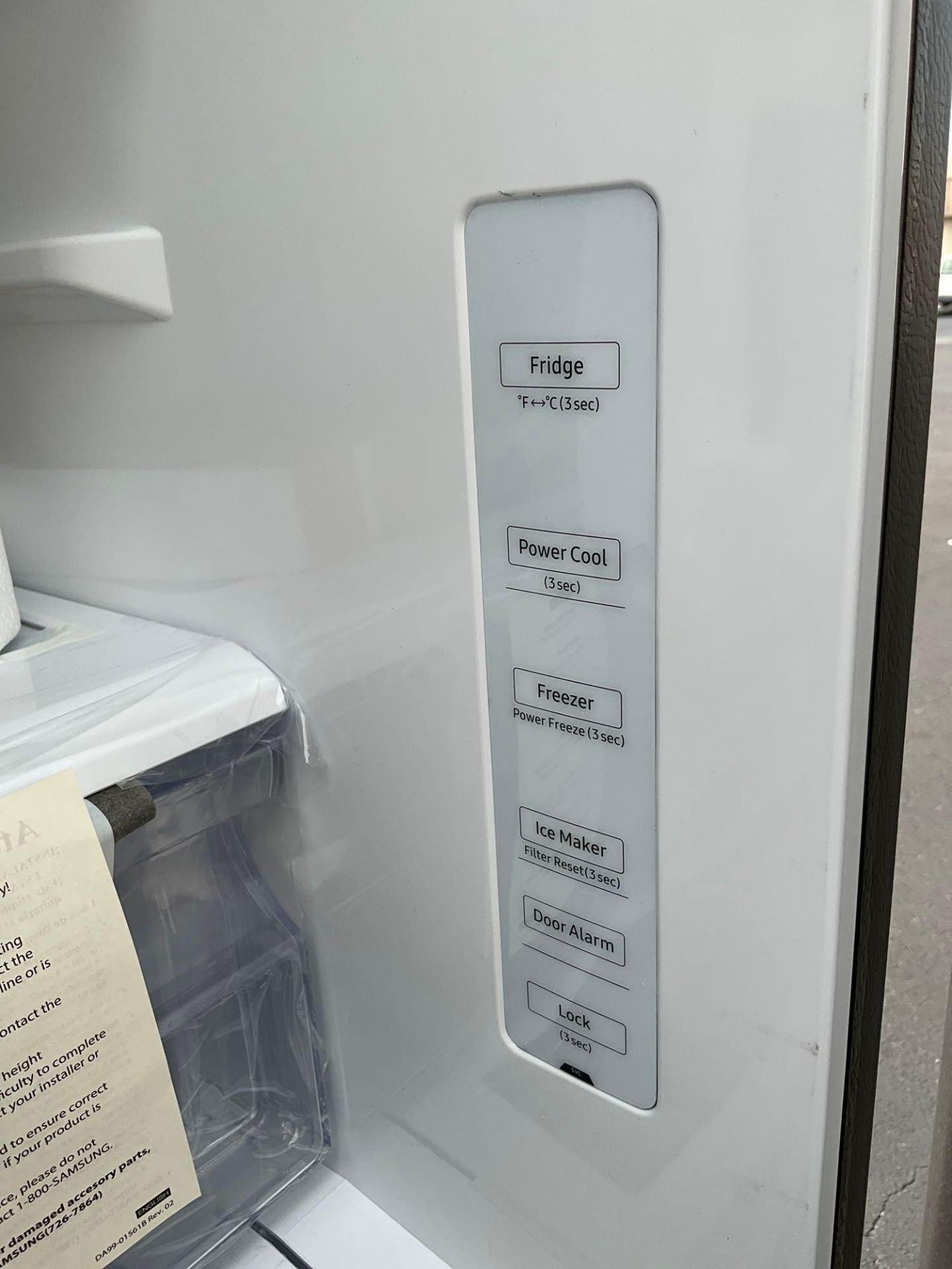 SAMSUNG FRENCH 4-DOOR REFRIGERATOR WITH ICE MAKER...MODEL RF28T5001SR; APPROXIMATELY 28 CU FT - Image 9 of 14