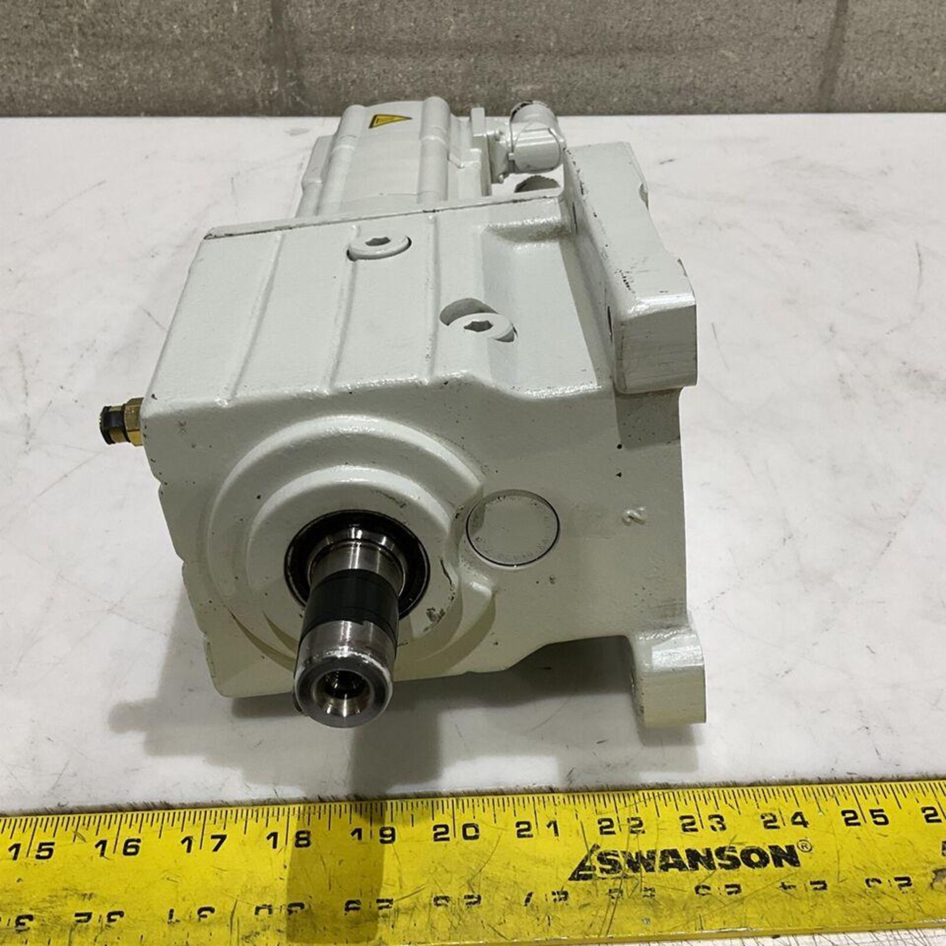 ( 1 )LENZE GST05-25 VBR 09HC41 MCS 09H41LRS0B0-Z0D0-ST5800N-R2SU SERVO MOTOR (1)LENZE GST05-25 VBR - Image 12 of 23