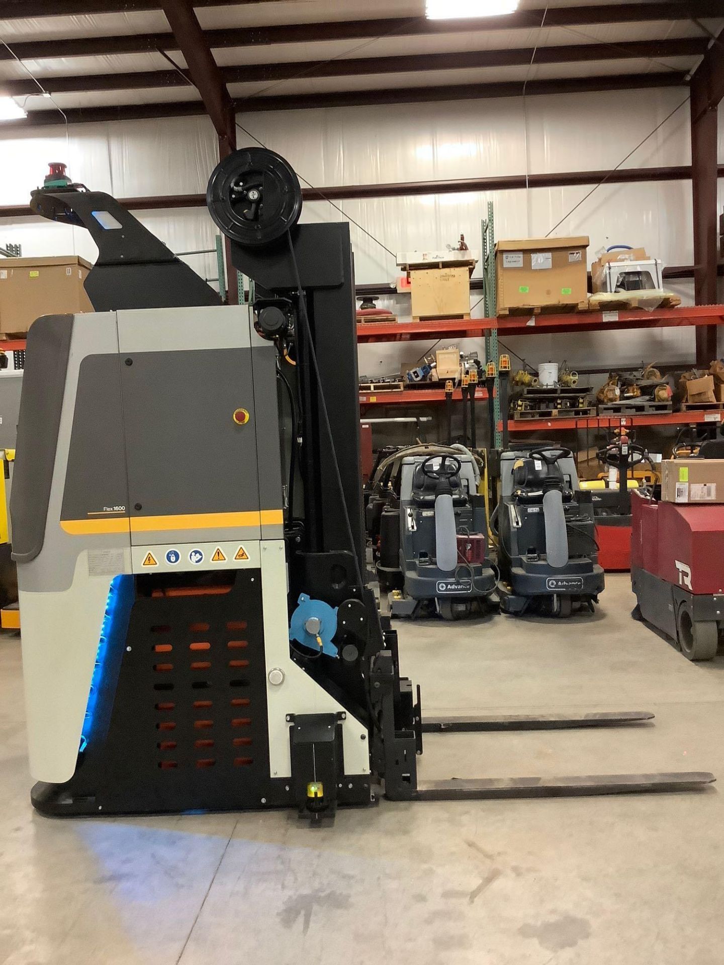 DEMATIC AUTOMATED FLEX FORK 1600 QUAD MAST FORKLIFT, ELECTRIC, APPROX MAX CAPACITY 3,500 LBS - Image 6 of 22