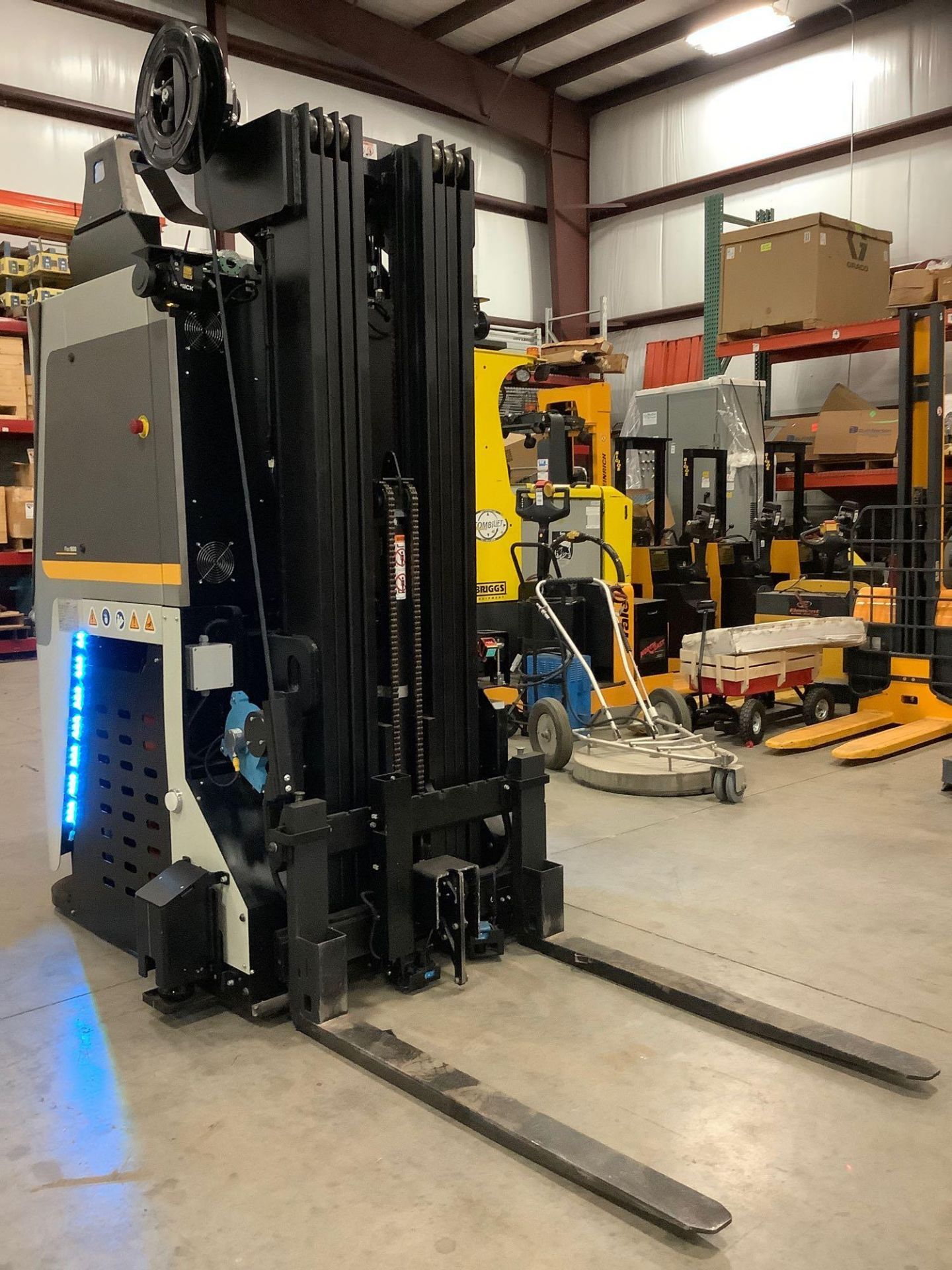 DEMATIC AUTOMATED FLEX FORK 1600 QUAD MAST FORKLIFT, ELECTRIC, APPROX MAX CAPACITY 3,500 LBS - Image 7 of 22