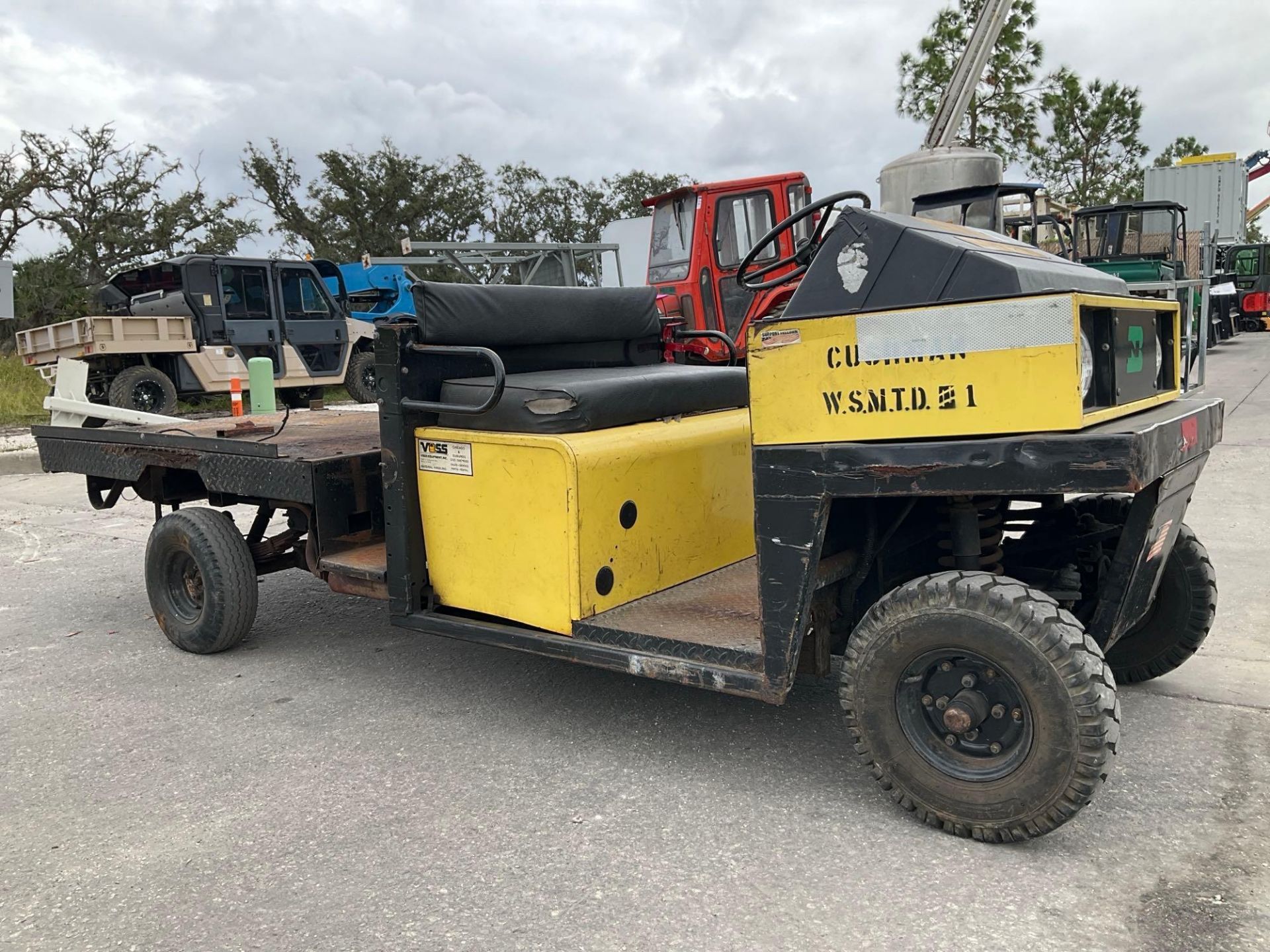 CUSHMAN G DESIGNATION 898459-9020 UTILITY CART WITH FLAT BED, APPROX RATED CAPACITY 2400LBS, BILL... - Image 4 of 12