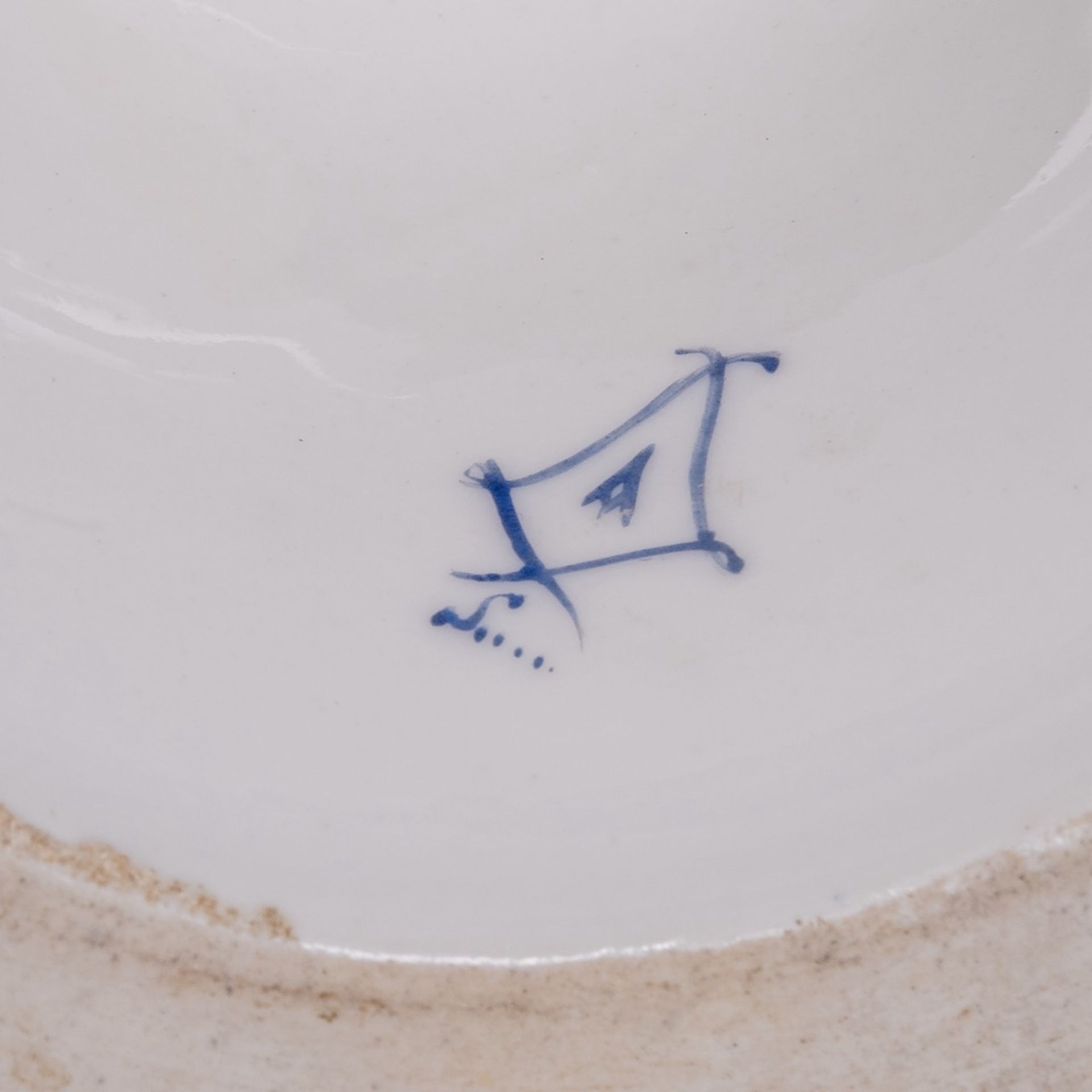 A fine oblong-shaped bleu Celeste ground Sevres vase, with hand-painted decoration of a beauty holdi - Bild 7 aus 8
