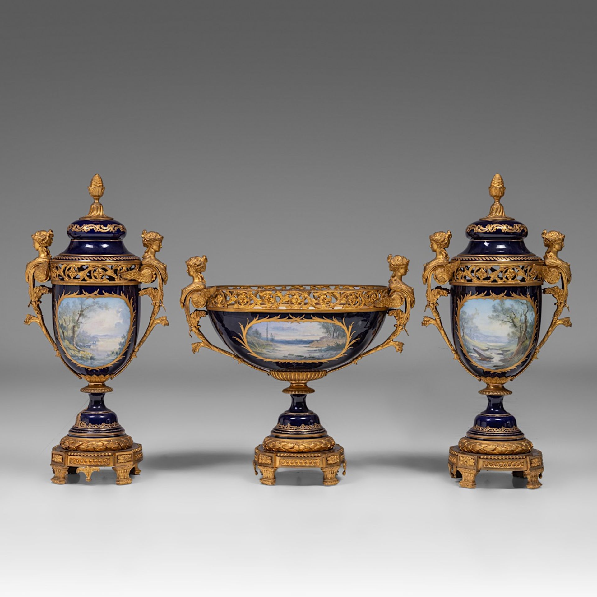 An imposing three-piece Sevres porcelain garniture set, H 53,5 - 72,5 cm - Bild 2 aus 22
