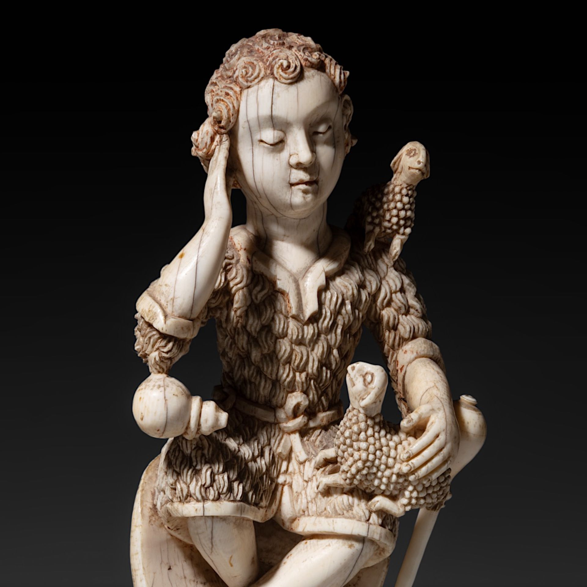 A large 17th-18thC Goa ivory carving of Christ represented as the Good Shepherd, ivory H 22,5 cm - t - Image 7 of 8