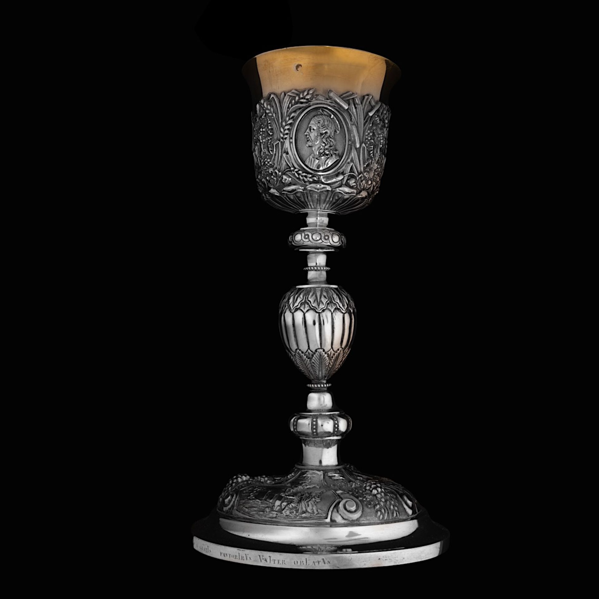 A Renaissance Revival 800/000 silver and gilt silver chalice with its matching paten, H 28 cm - dia - Image 3 of 13