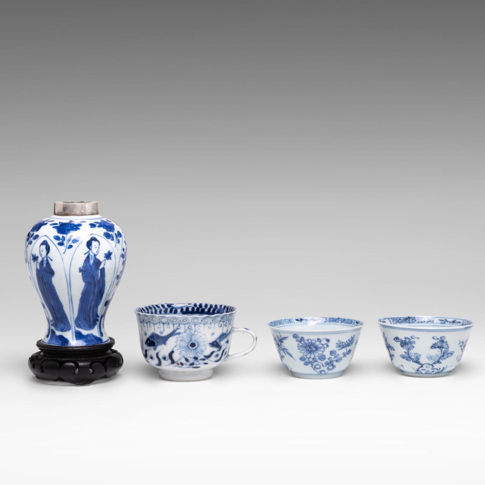 A Chinese blue and white 'Long Elisa' jarlet, Kangxi period, H 14 cm - added three sets of Chinese b - Bild 4 aus 9