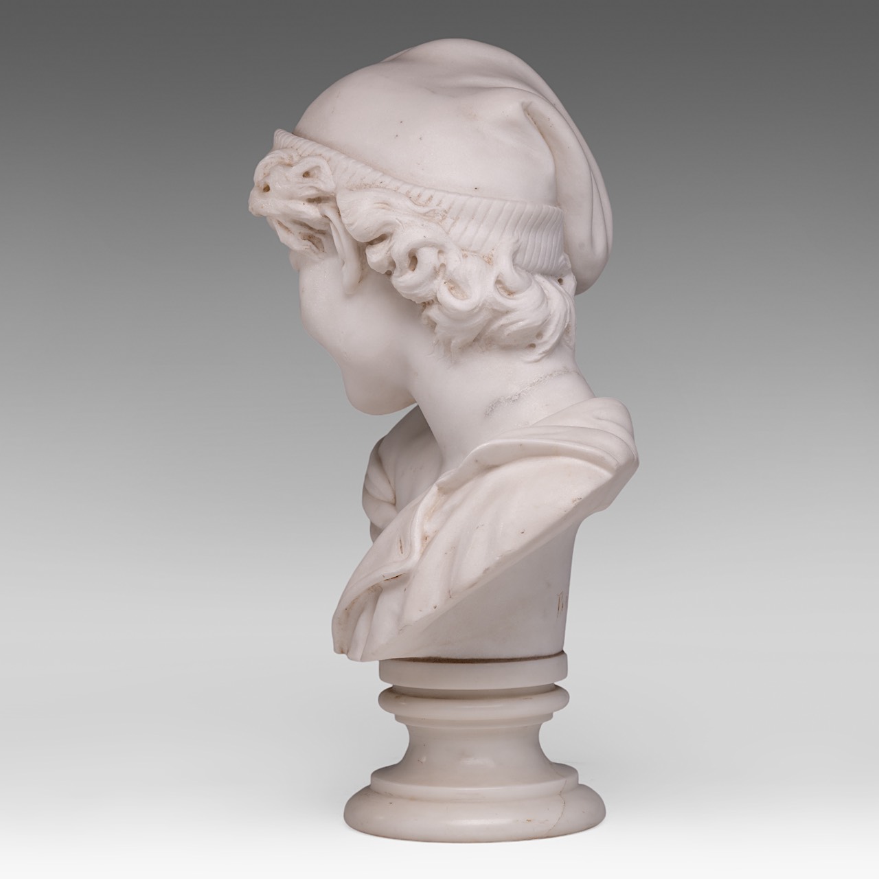 After Jean-Baptiste Carpeaux (1827-1875), 'Le Rieur Napolitian', Carrara marble bust, H 49 cm - Image 3 of 6