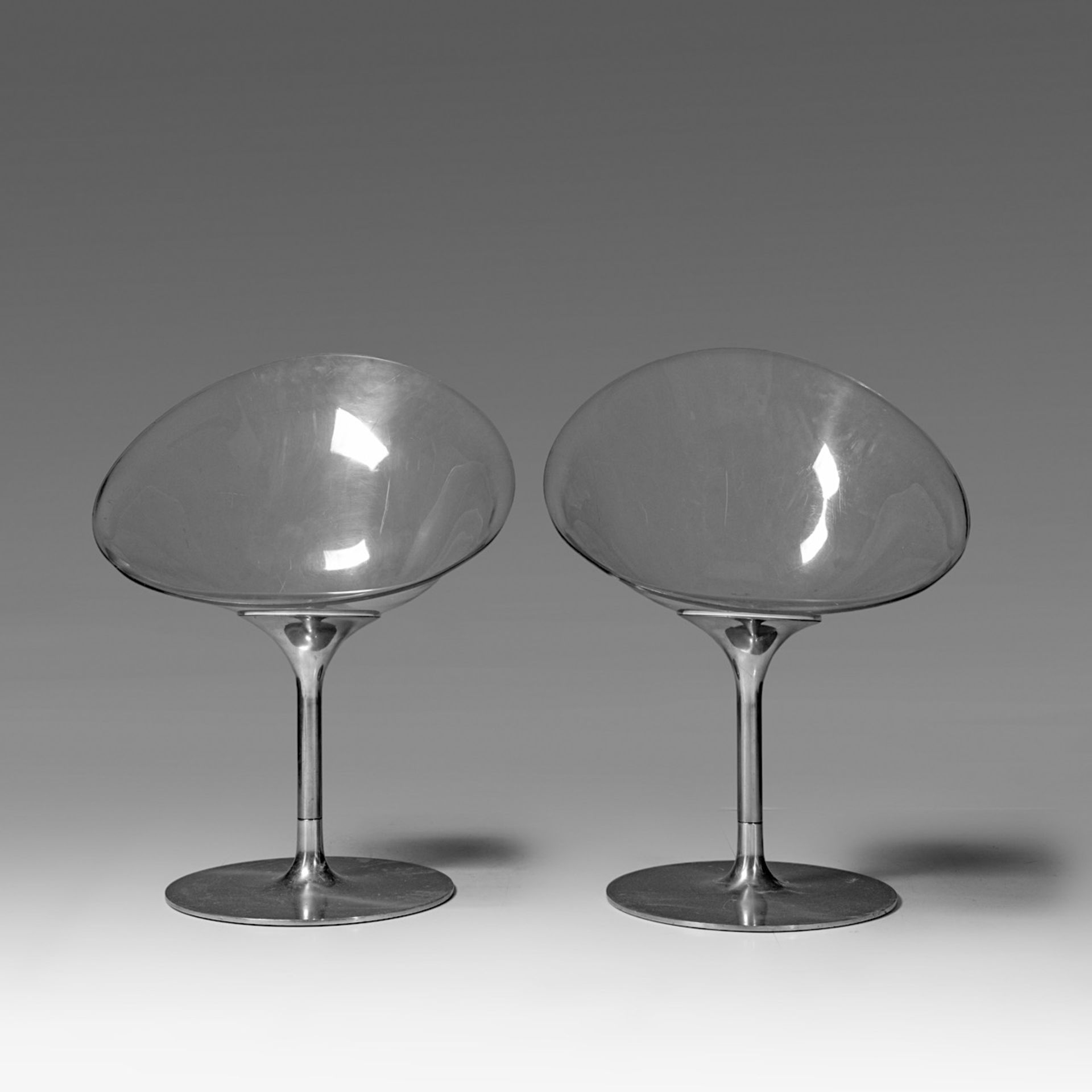 A pair of Italian design clear lucite model 'Eros' swivel chairs, by Philippe Starck for Karell, H 8 - Image 3 of 10