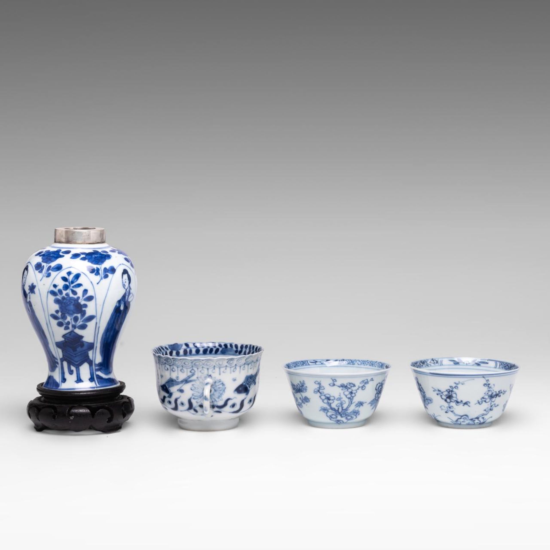 A Chinese blue and white 'Long Elisa' jarlet, Kangxi period, H 14 cm - added three sets of Chinese b - Bild 5 aus 9
