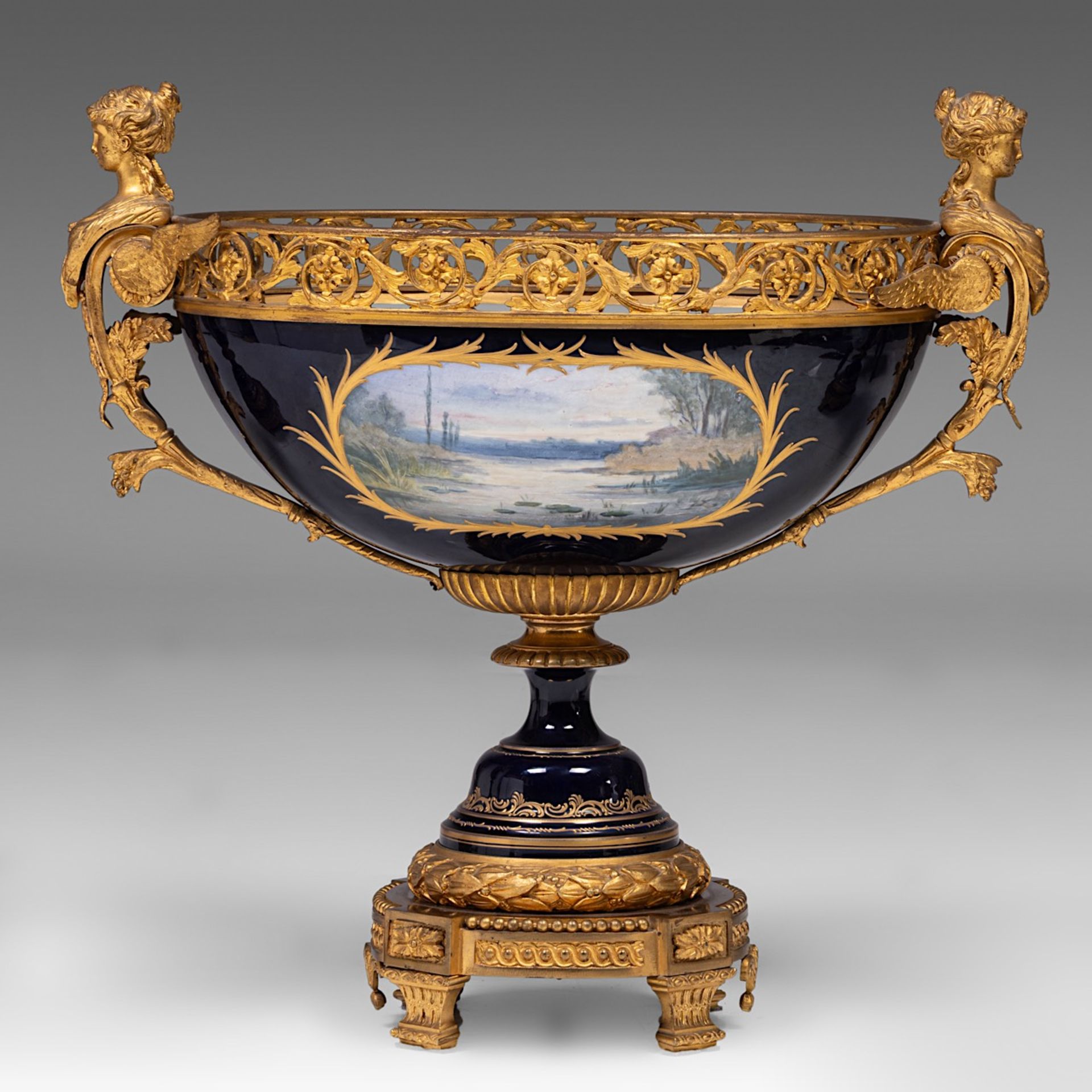 An imposing three-piece Sevres porcelain garniture set, H 53,5 - 72,5 cm - Bild 7 aus 22