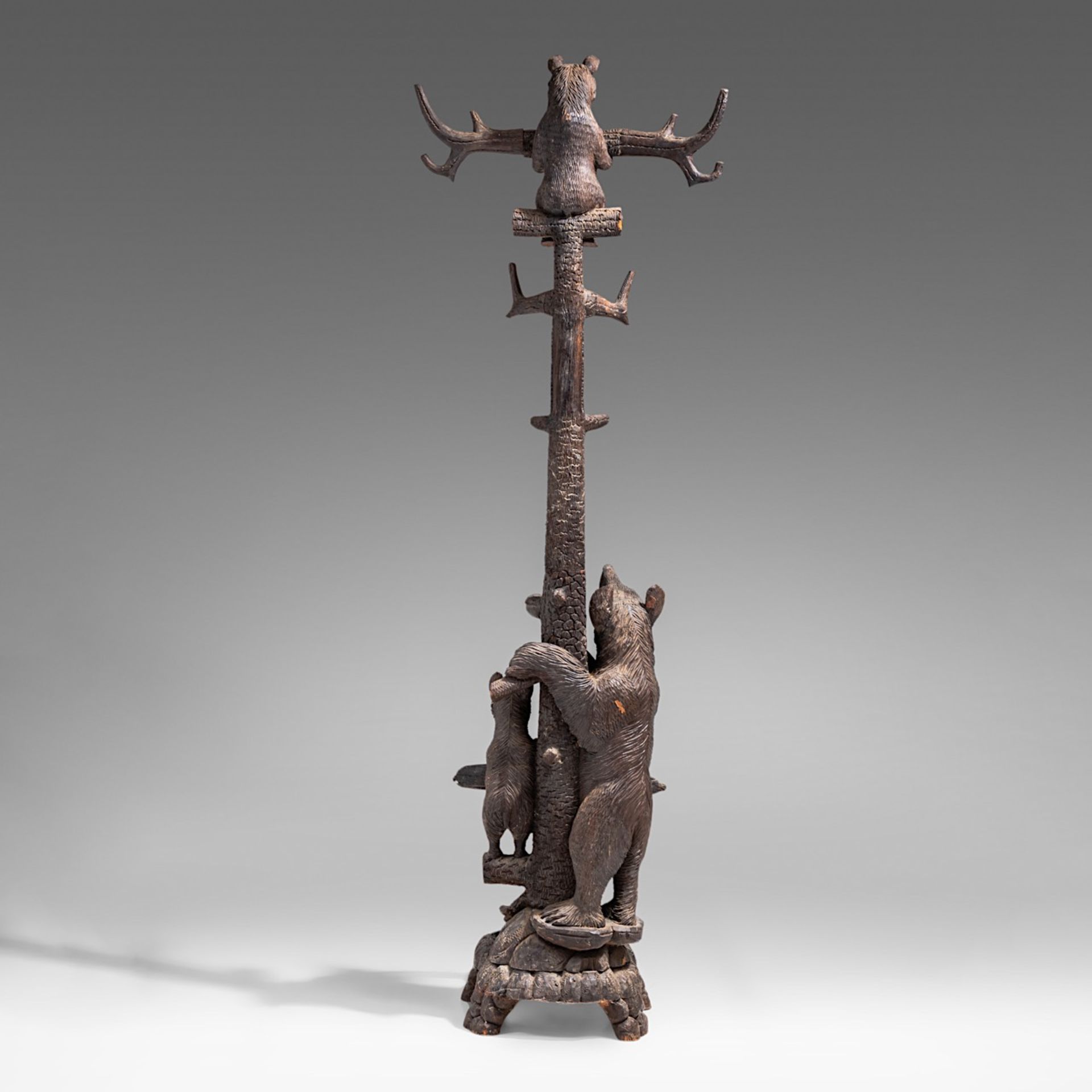 A 'Black Forest' carved wood bear coat and umbrella stand, H 194 cm - Image 4 of 8