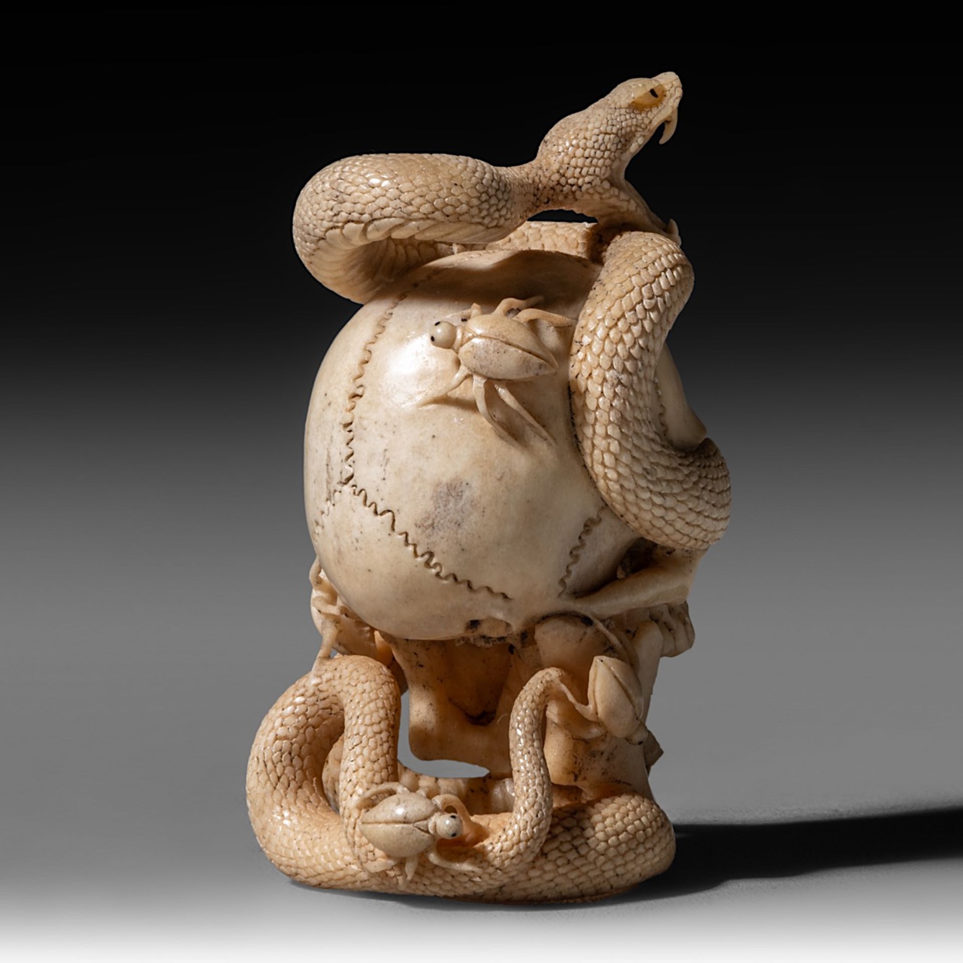 A (German) skull and snake sculpture, bone, 18th - 19th century, H 7,9 cm - weight 79 g - Image 6 of 9