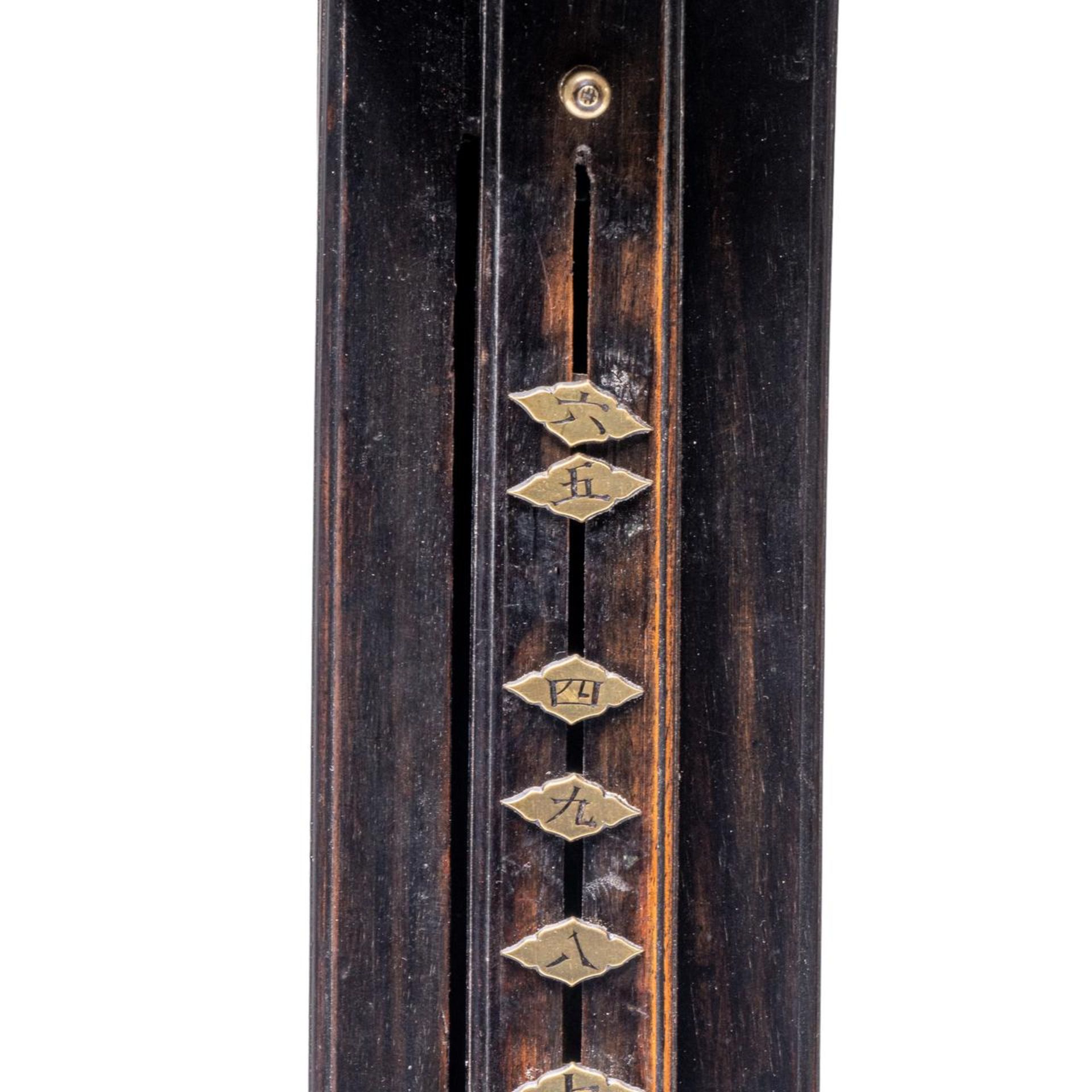 A late Edo / 19thC Japanese Shaku-dokei Pillar Clock, H 44 - W 6,2 cm - Bild 8 aus 9