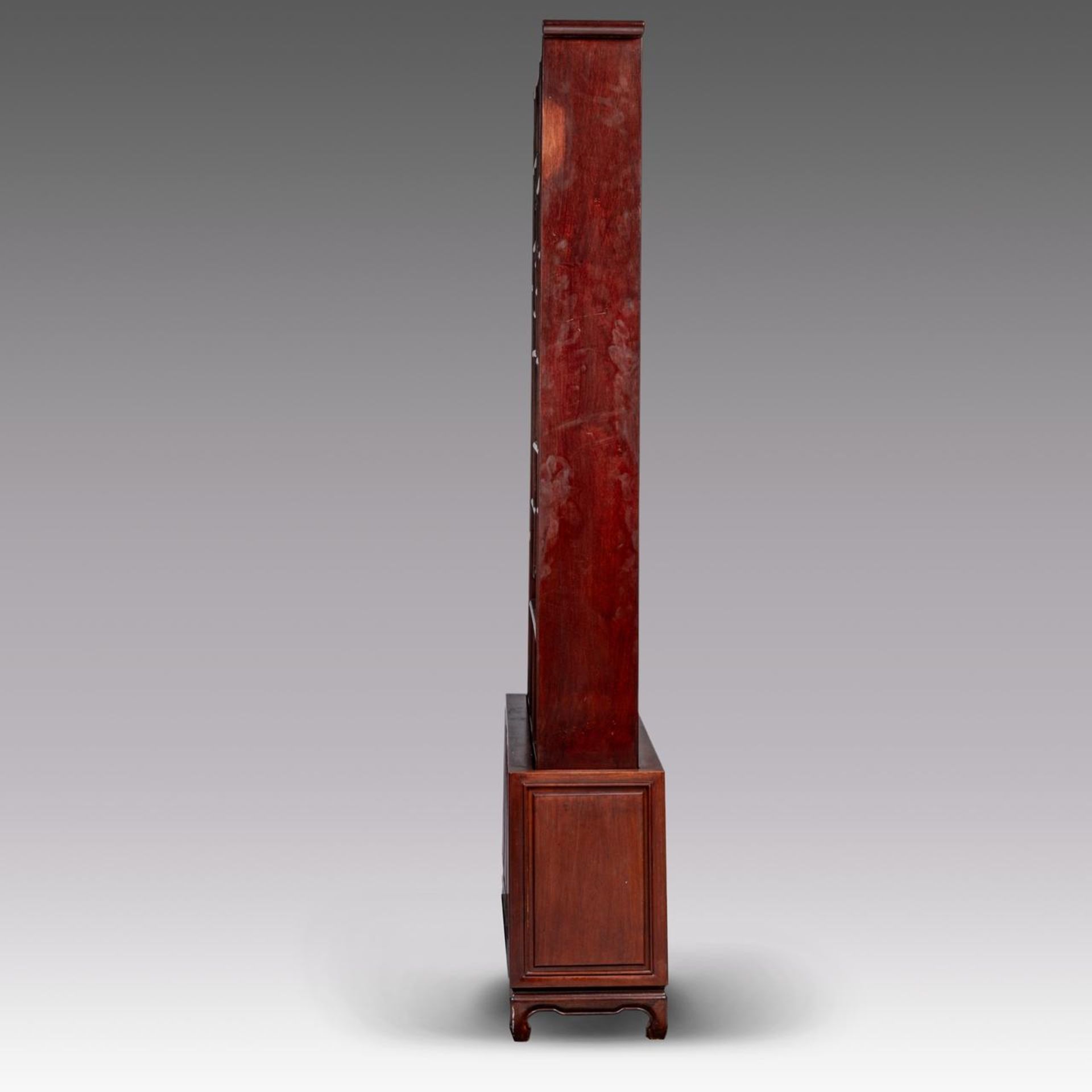 A Chinese hardwood display cabinet, 20thC, H 196 - W 151 - D 20 cm - Image 4 of 4