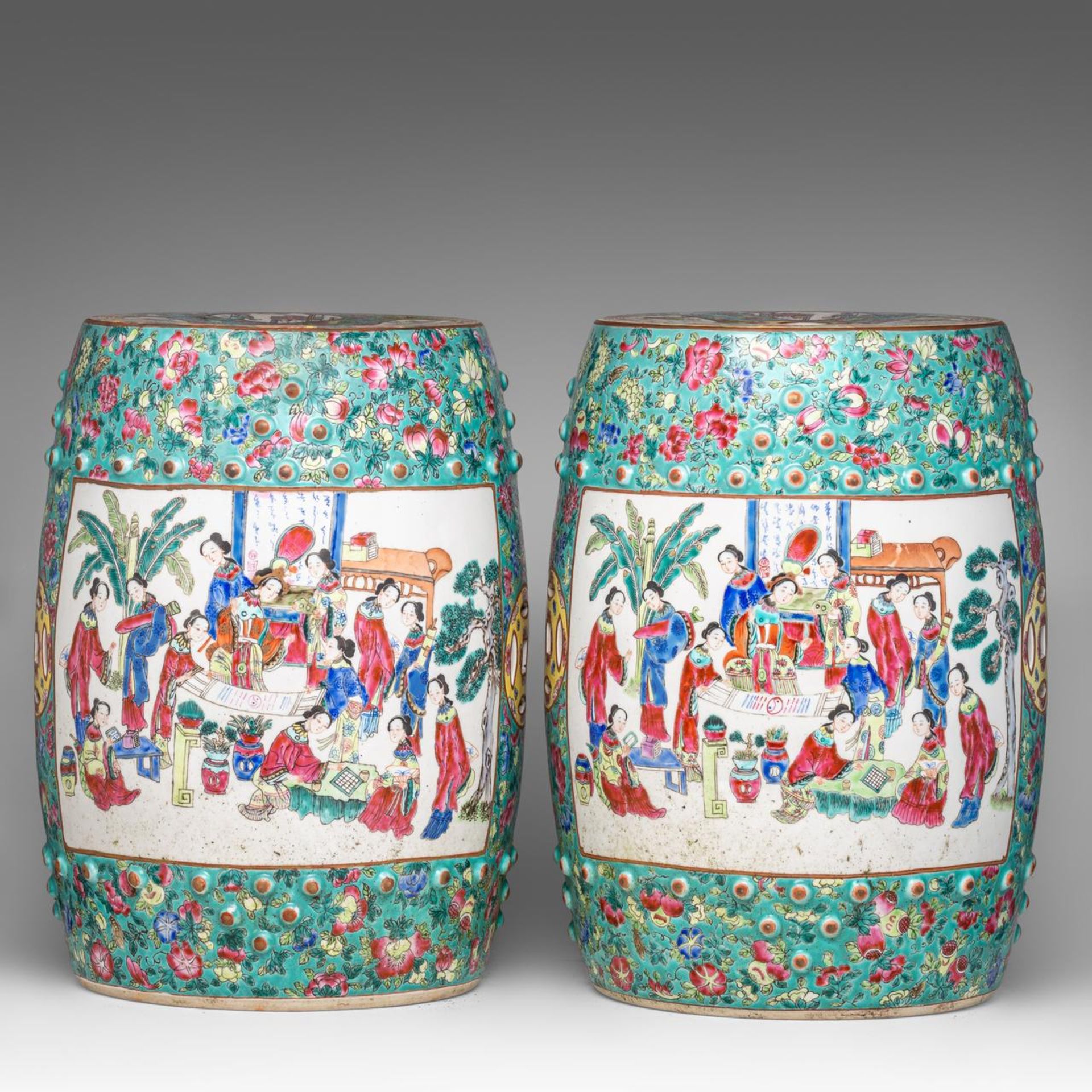 Two Chinese famille rose on turquoise ground 'Beauties on a terrace' garden seats, 20thC, H 48 cm - Image 3 of 6