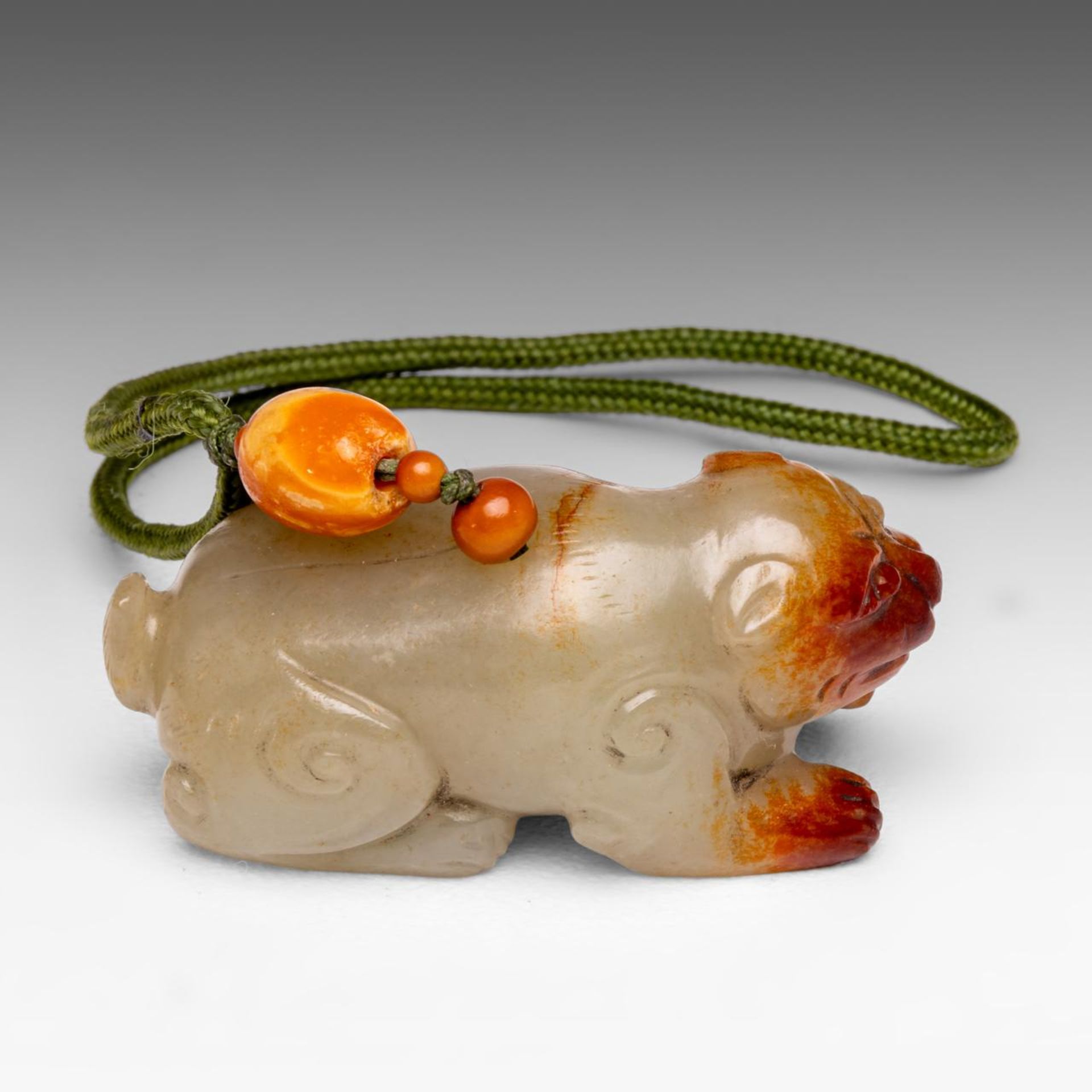 A Chinese russet jade carving of a mythical beast, Ming dynasty, L 5,4 cm - Image 6 of 8