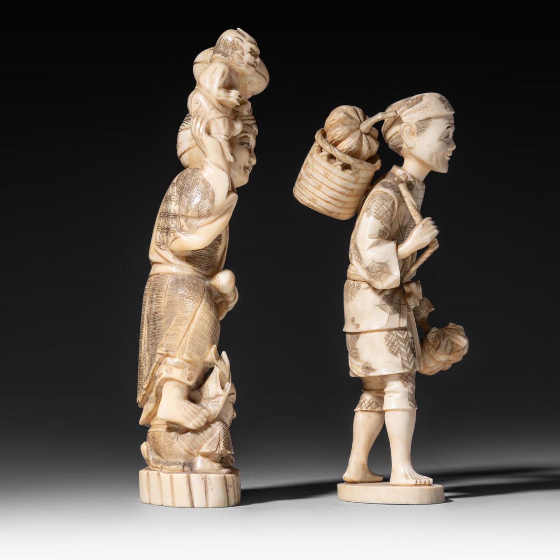 Two Japanese walrus ivory figures, Taisho, H 21,4 - 18,5 cm / 528 - 314 g - Image 6 of 9