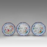 Three Chinese famille rose figural octagonal export porcelain plates, 18thC, dia 25 cm