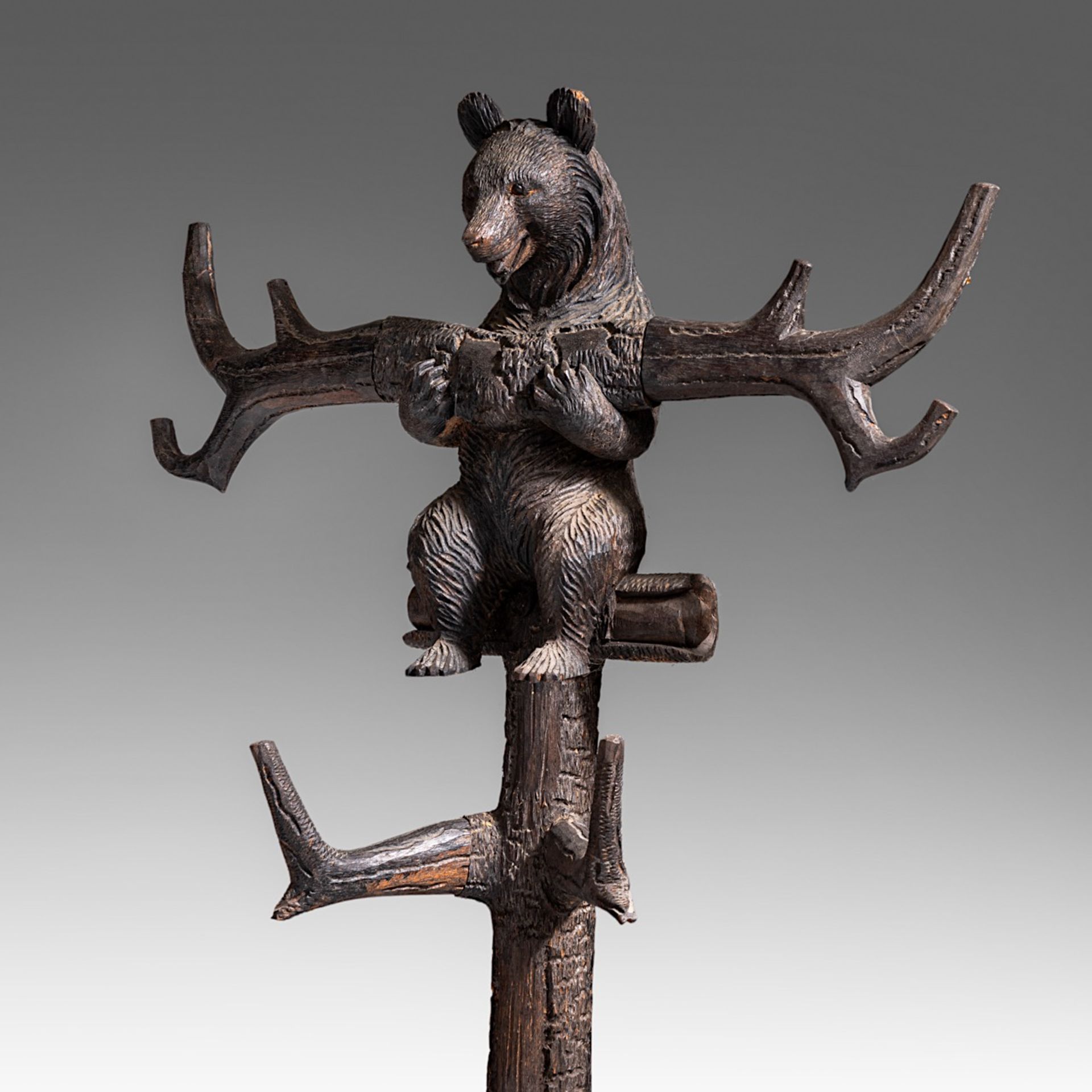 A 'Black Forest' carved wood bear coat and umbrella stand, H 194 cm - Image 6 of 8
